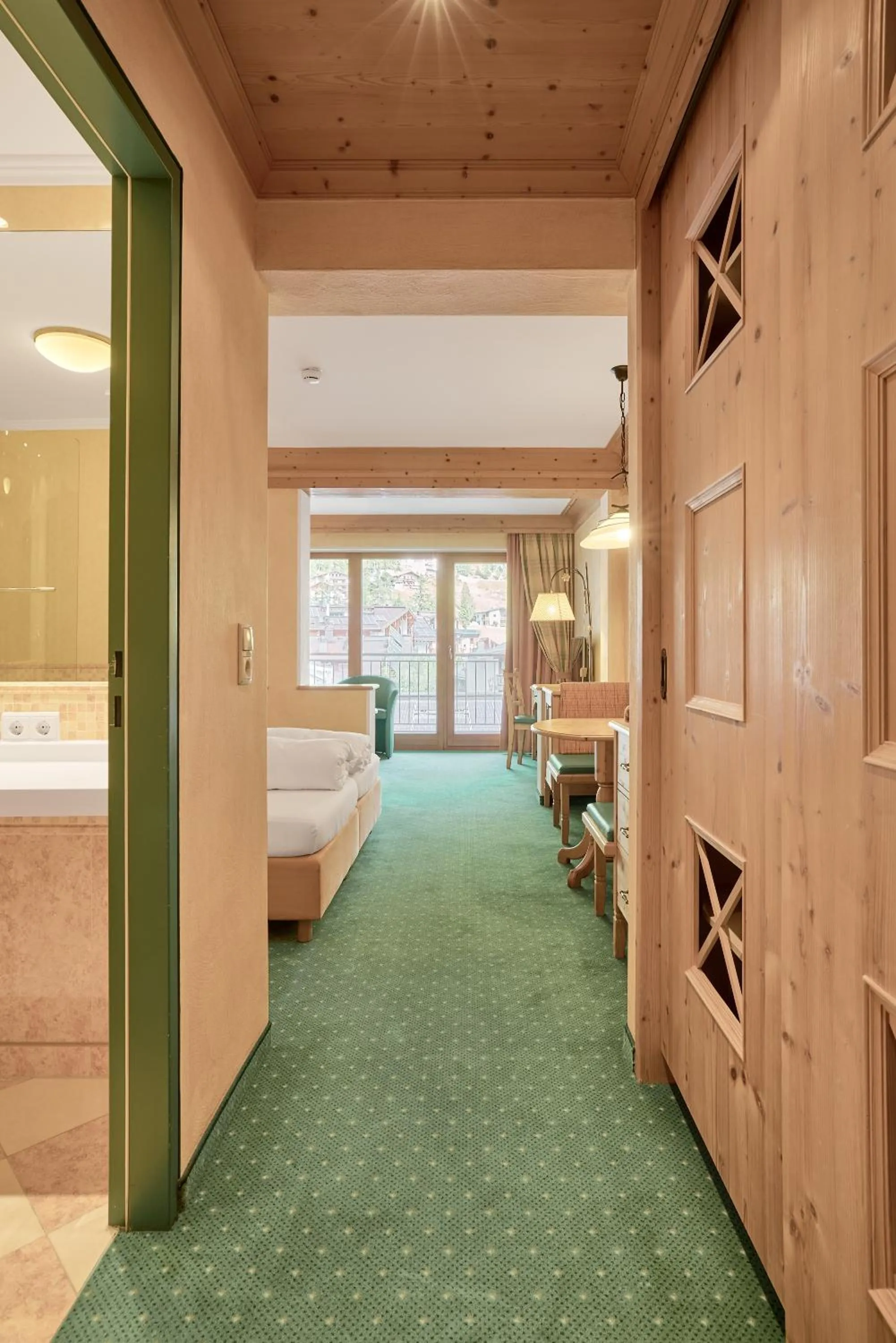 Photo of the whole room, Bed in Riders In