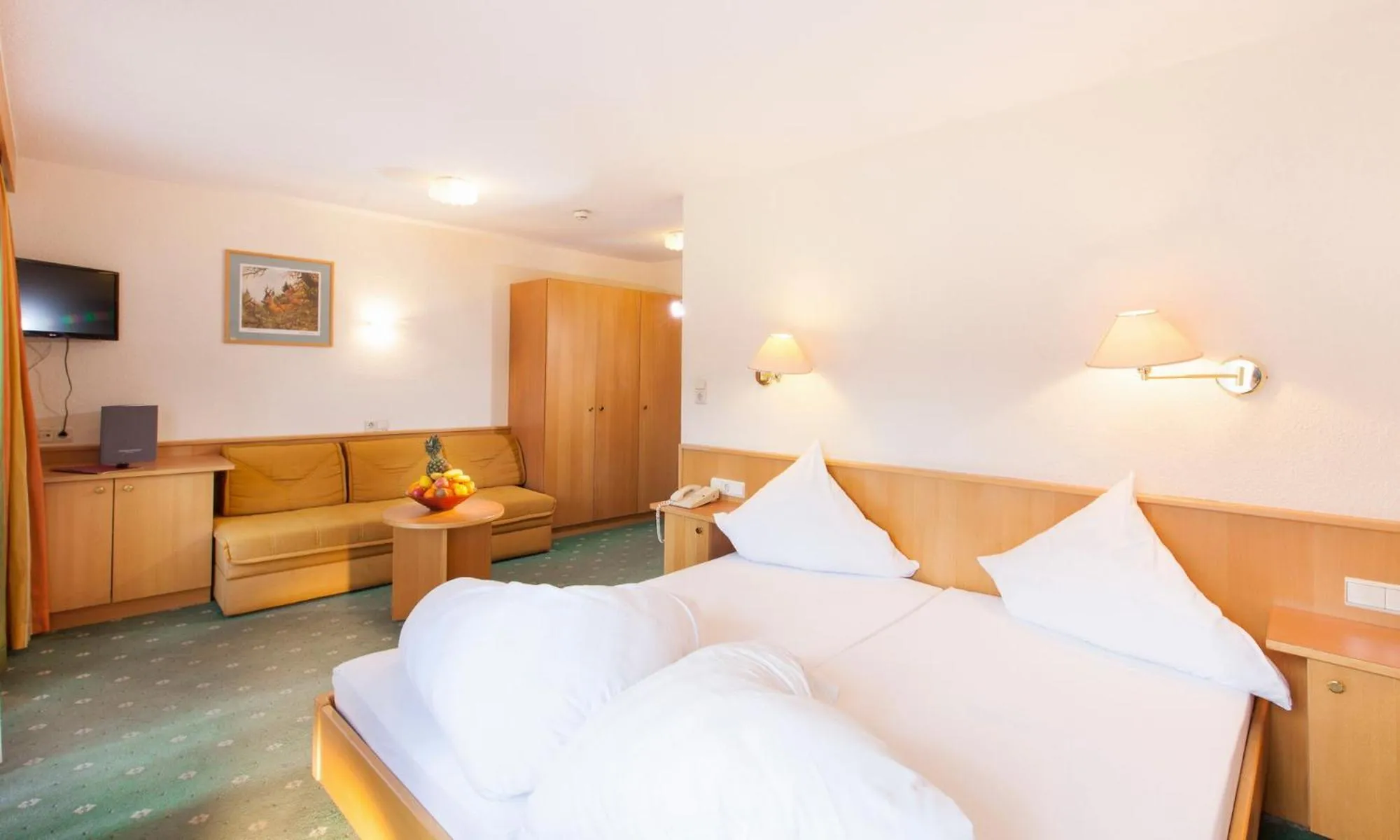 Photo of the whole room, Bed in Riders In