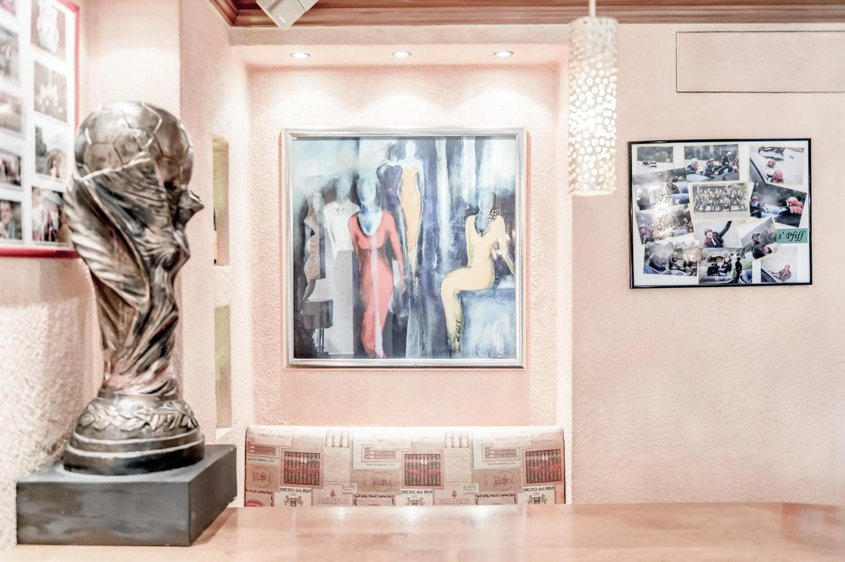 Lounge or bar in Riders In