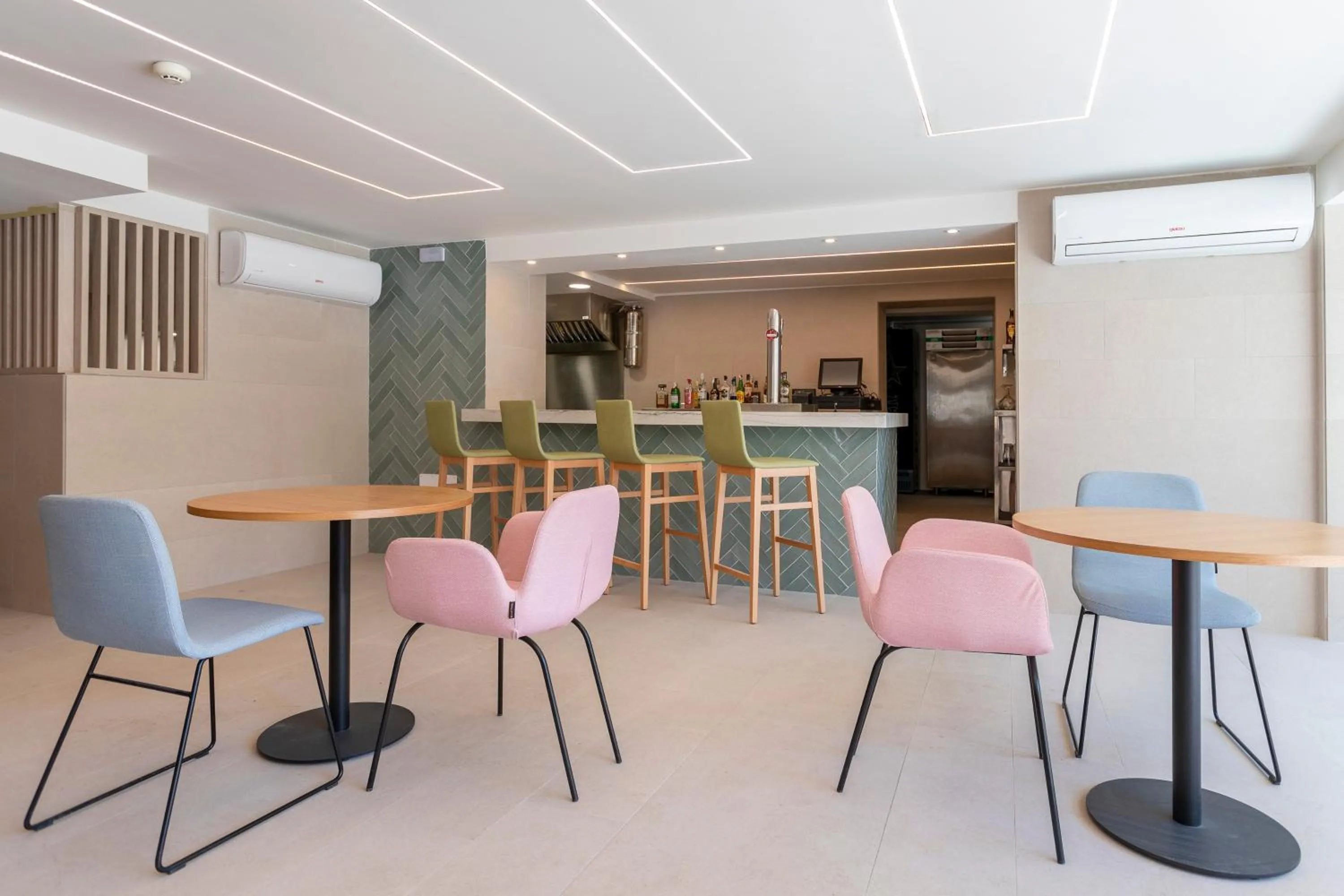 Lounge or bar in Halley Hotel & Apartments Affiliated by Meliá