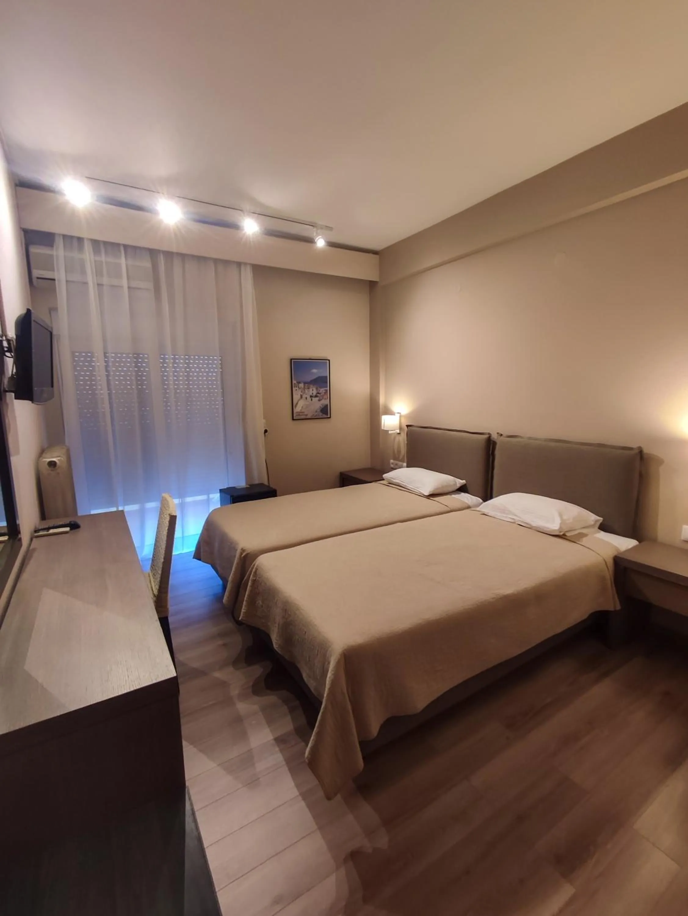 View (from property/room), Bed in Plaza Hotel