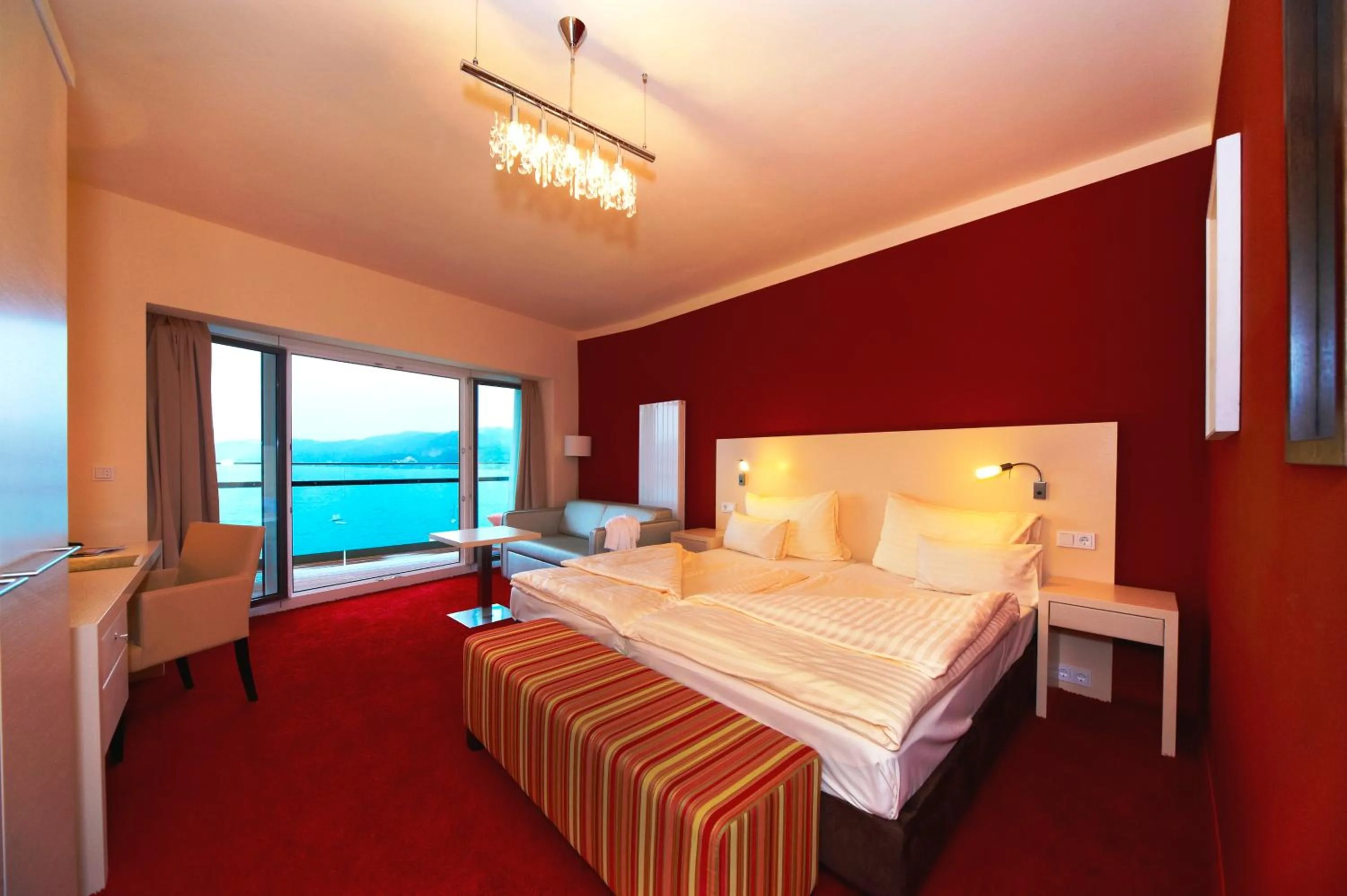 Bed in Parkhotel Pörtschach - Das Hotelresort mit Insellage am Wörthersee