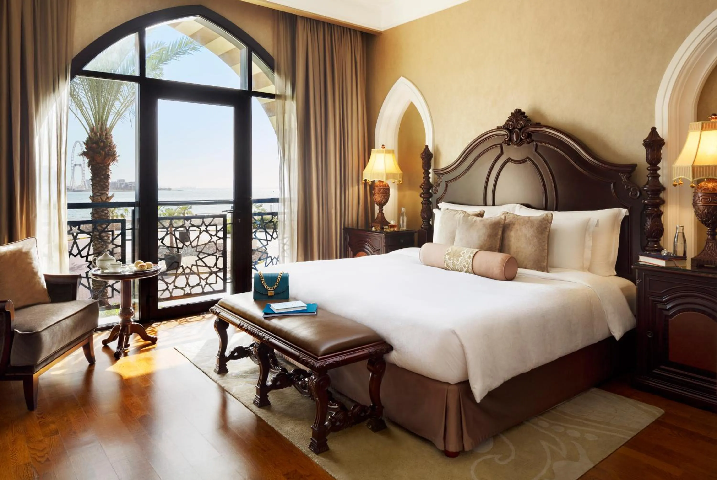 Bed in Jumeirah Zabeel Saray Dubai
