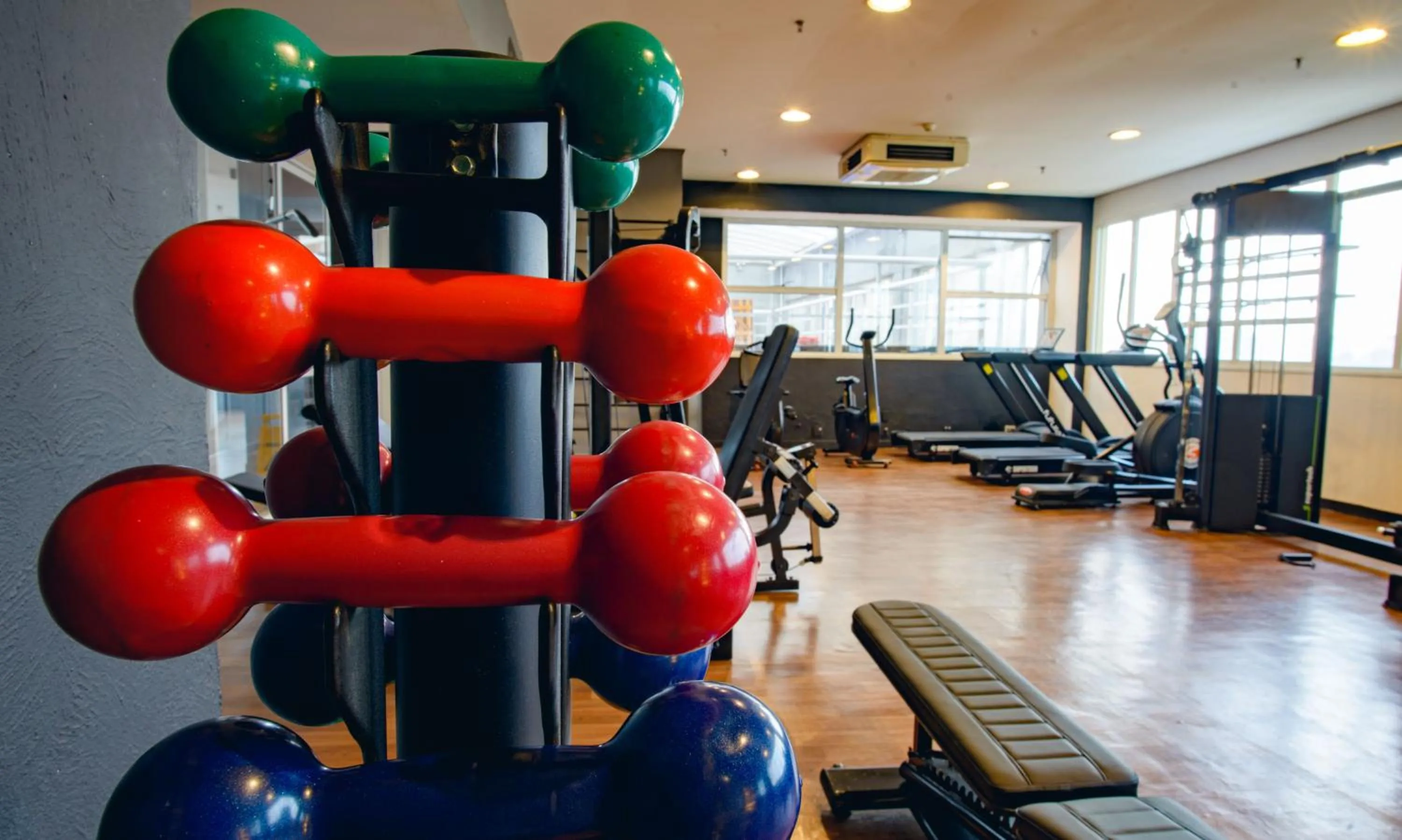 Fitness centre/facilities in Quality Suites Alphaville