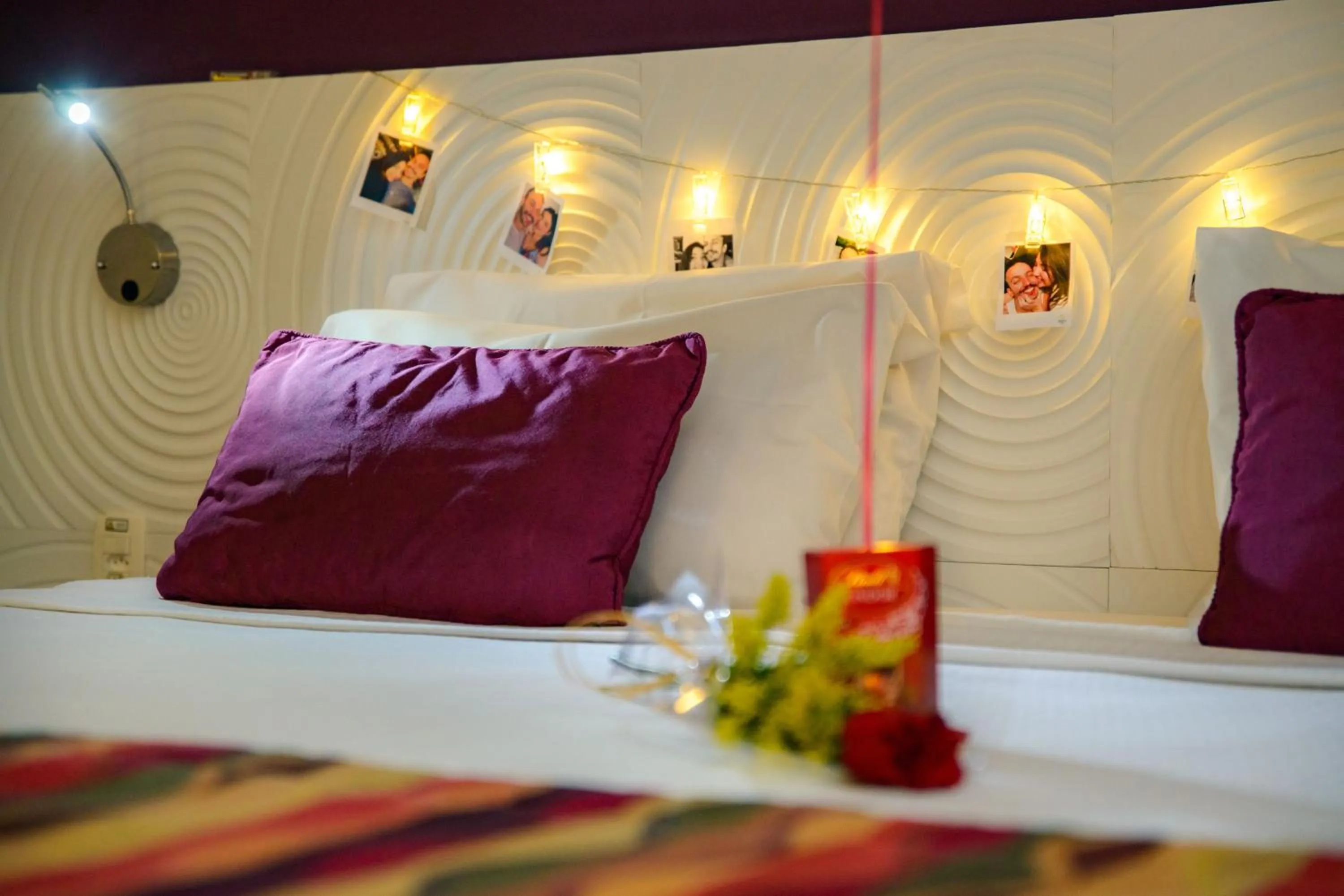 Decorative detail, Bed in Quality Suites Alphaville