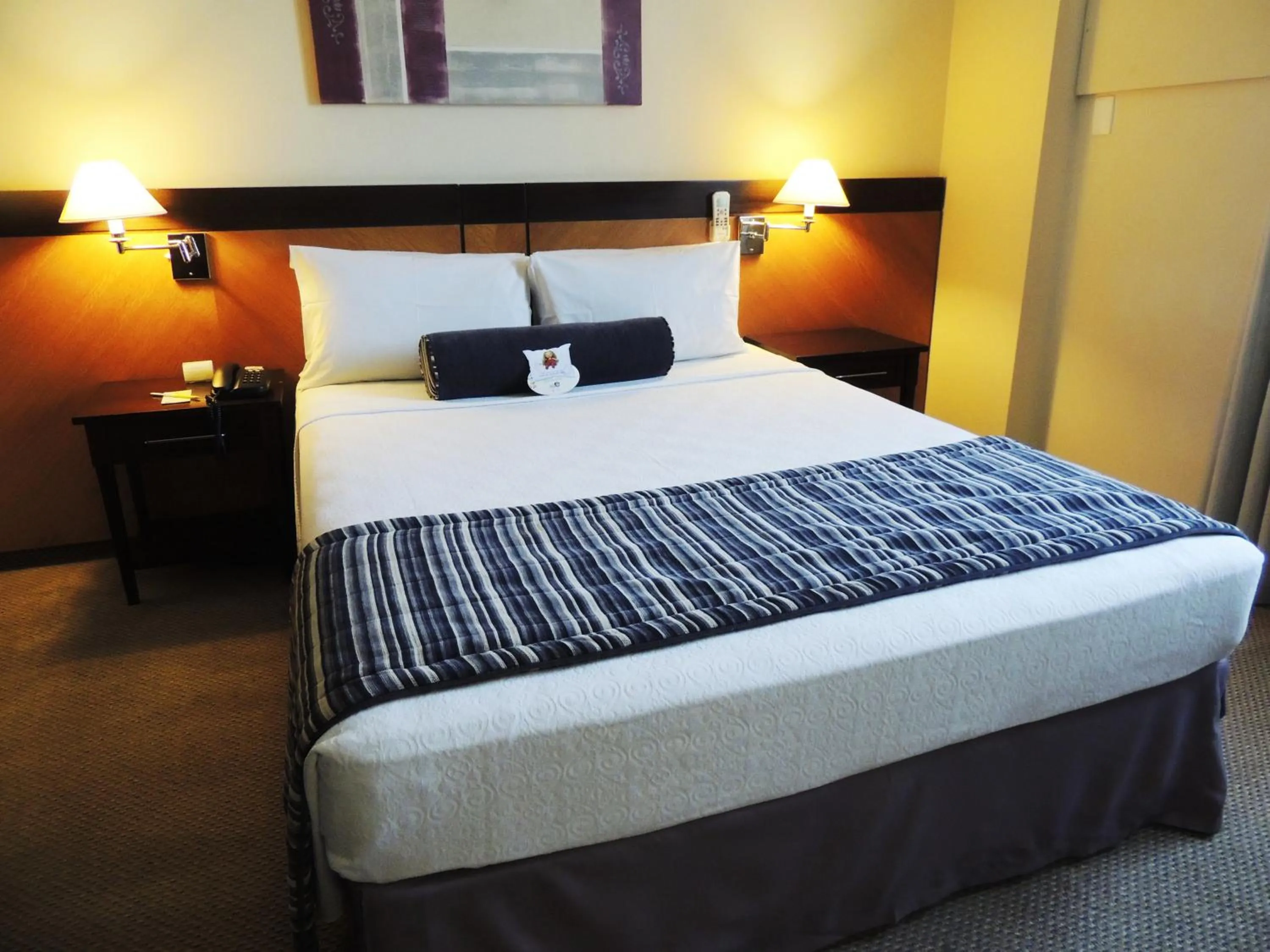 Decorative detail, Bed in Quality Suites Alphaville