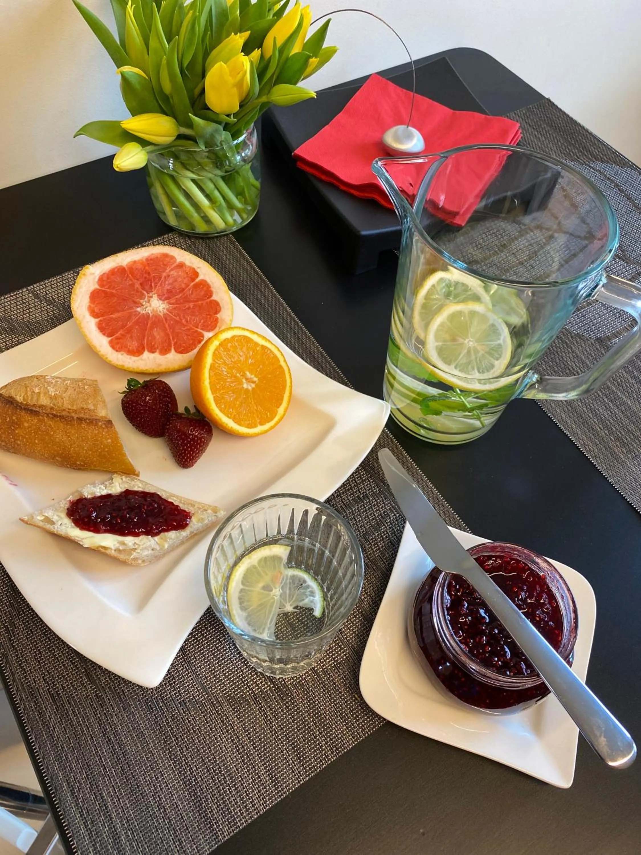 Breakfast in Good Time Apartments Warsaw City Center