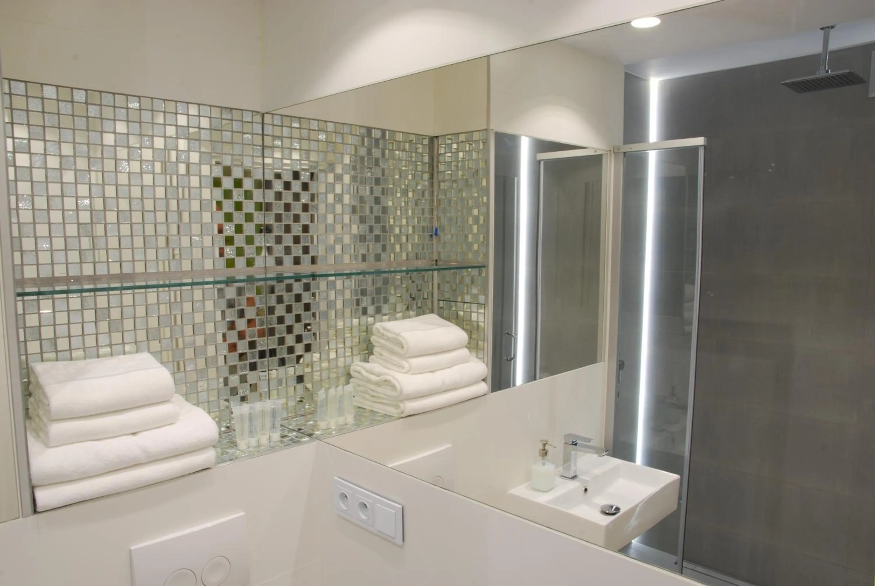 Bathroom in Good Time Apartments Warsaw City Center