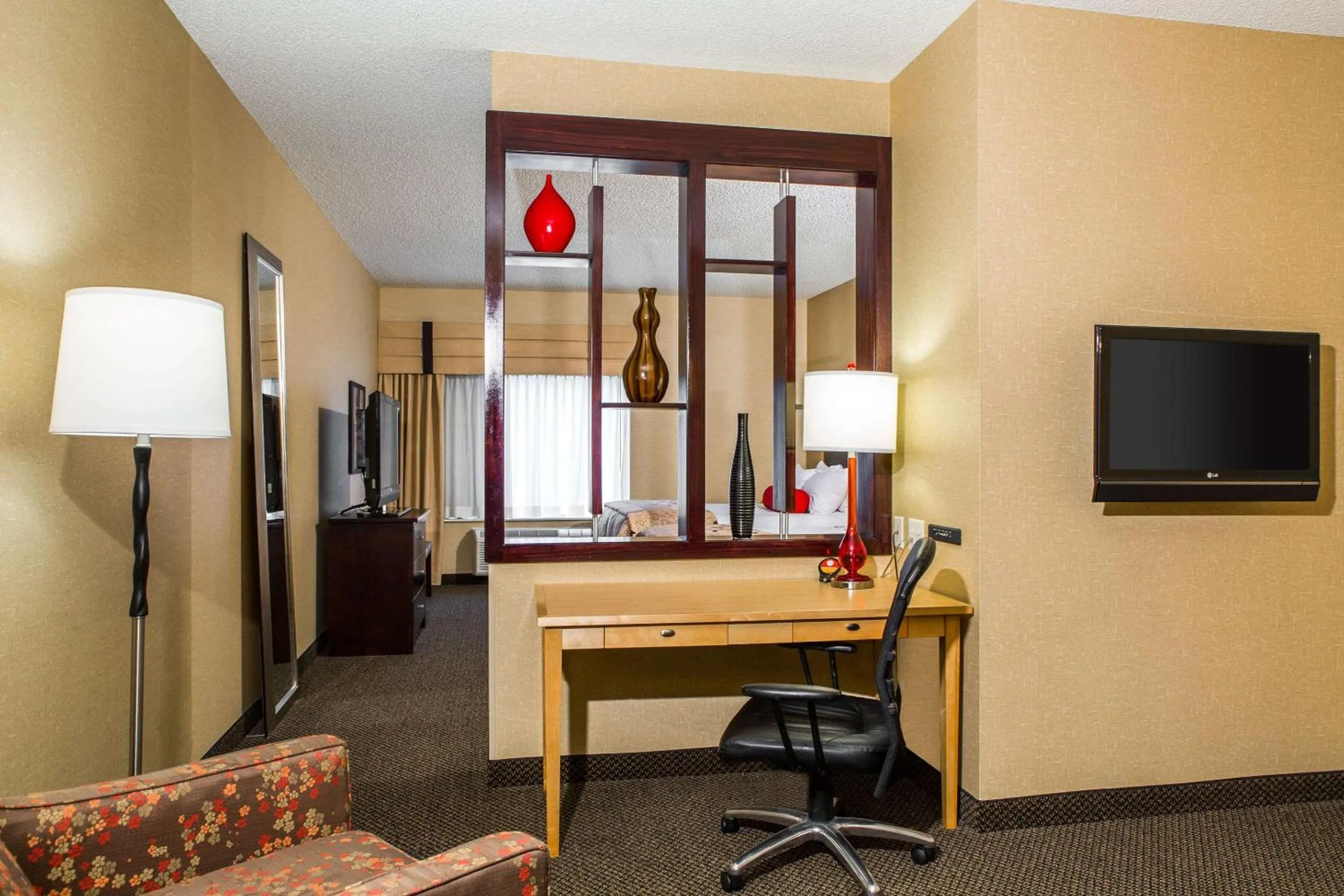 TV and multimedia in Cambria Hotel Raleigh-Durham Airport