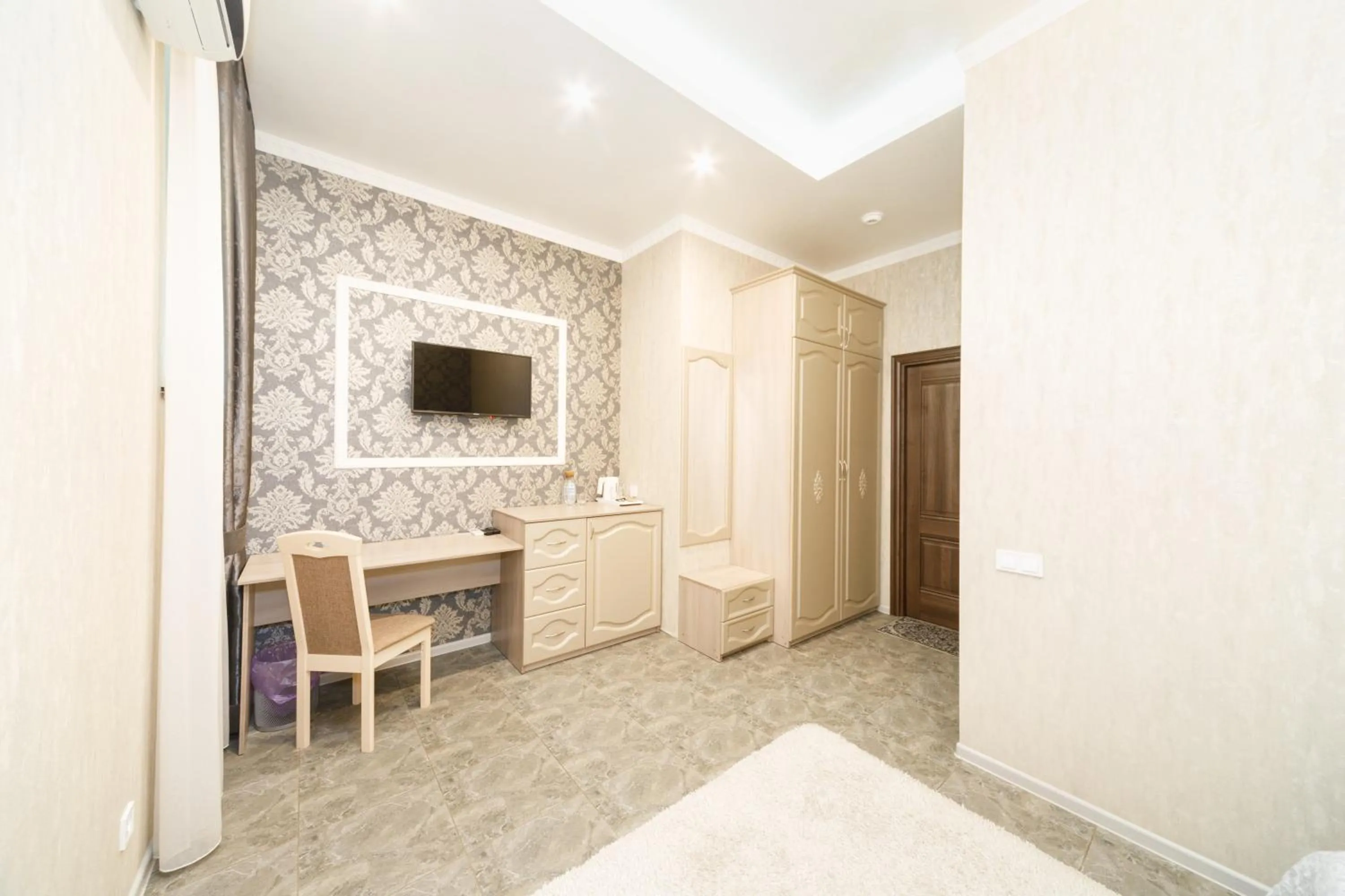 TV and multimedia in L.O.Y Family Hotel