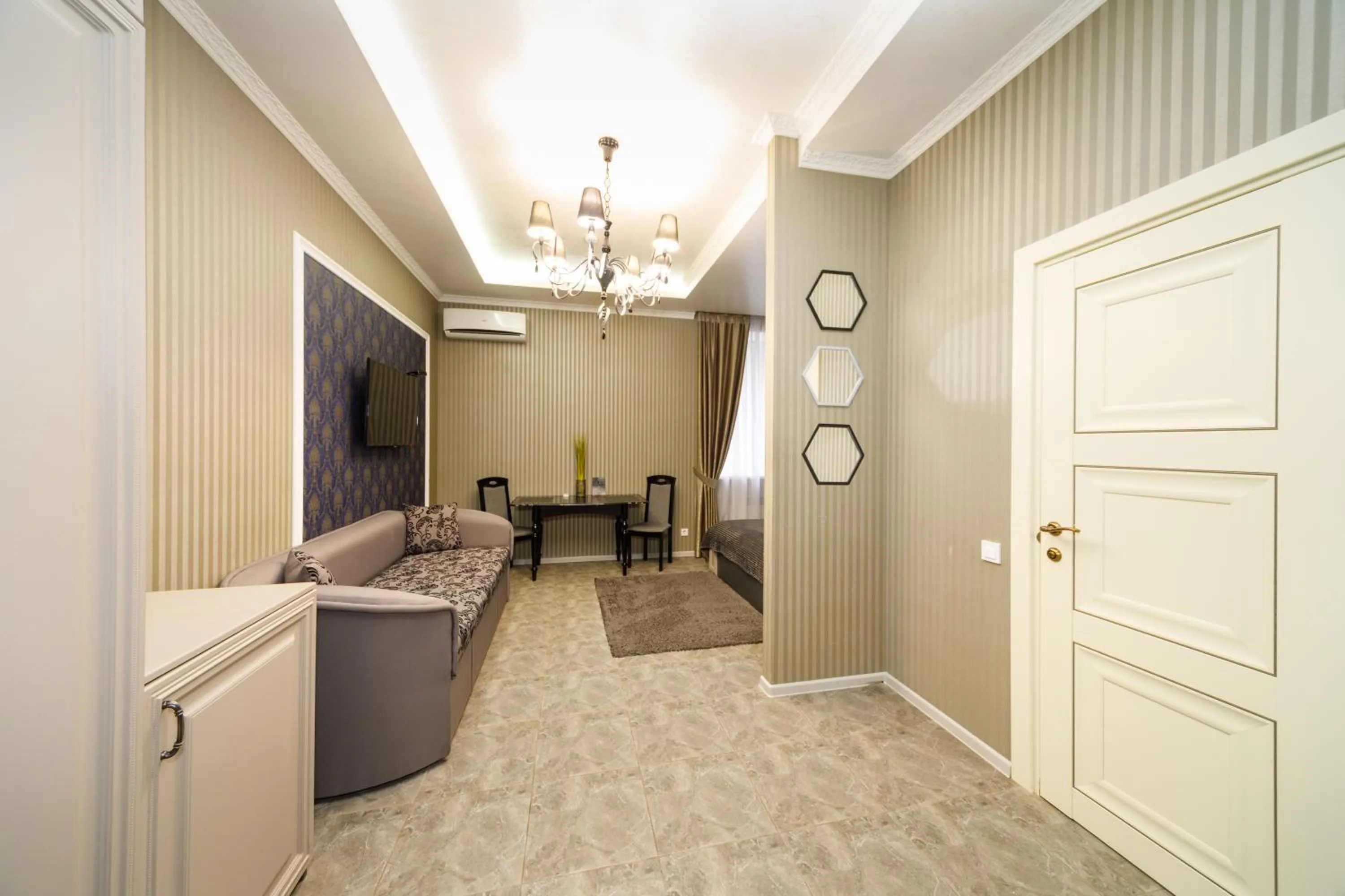 TV and multimedia in L.O.Y Family Hotel