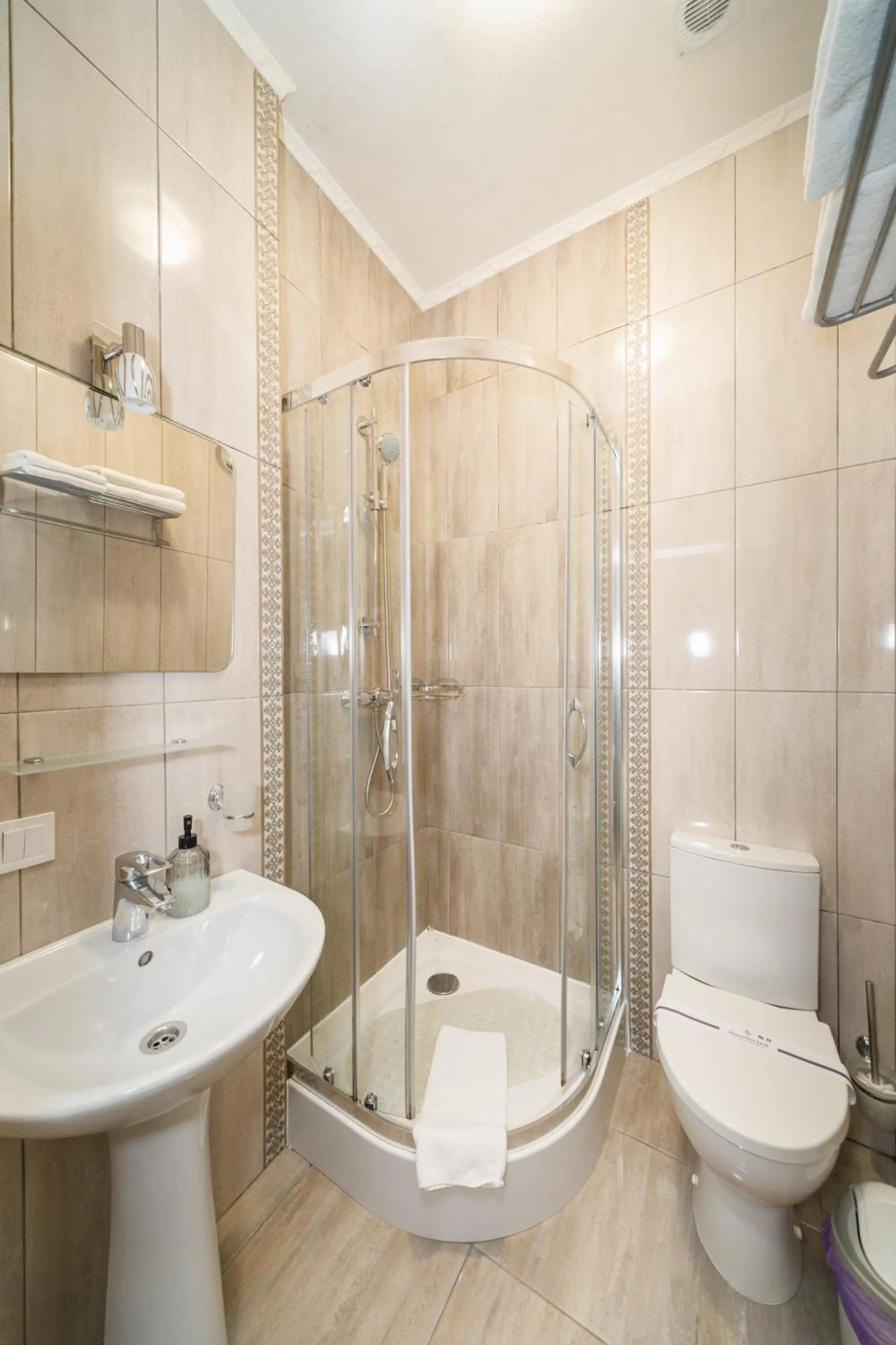 Shower in L.O.Y Family Hotel