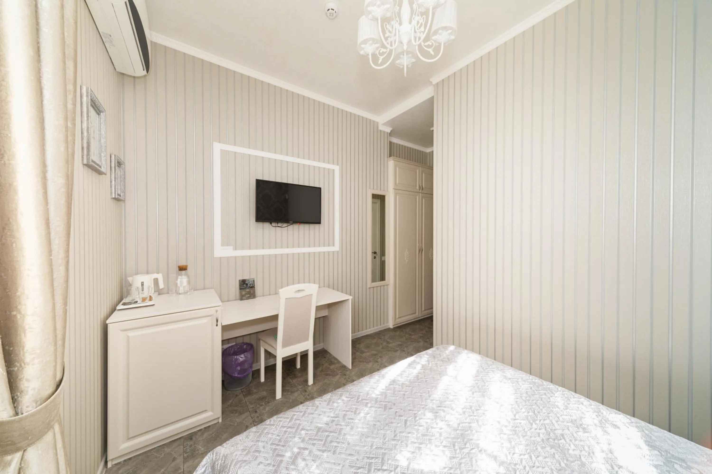 Bed in L.O.Y Family Hotel