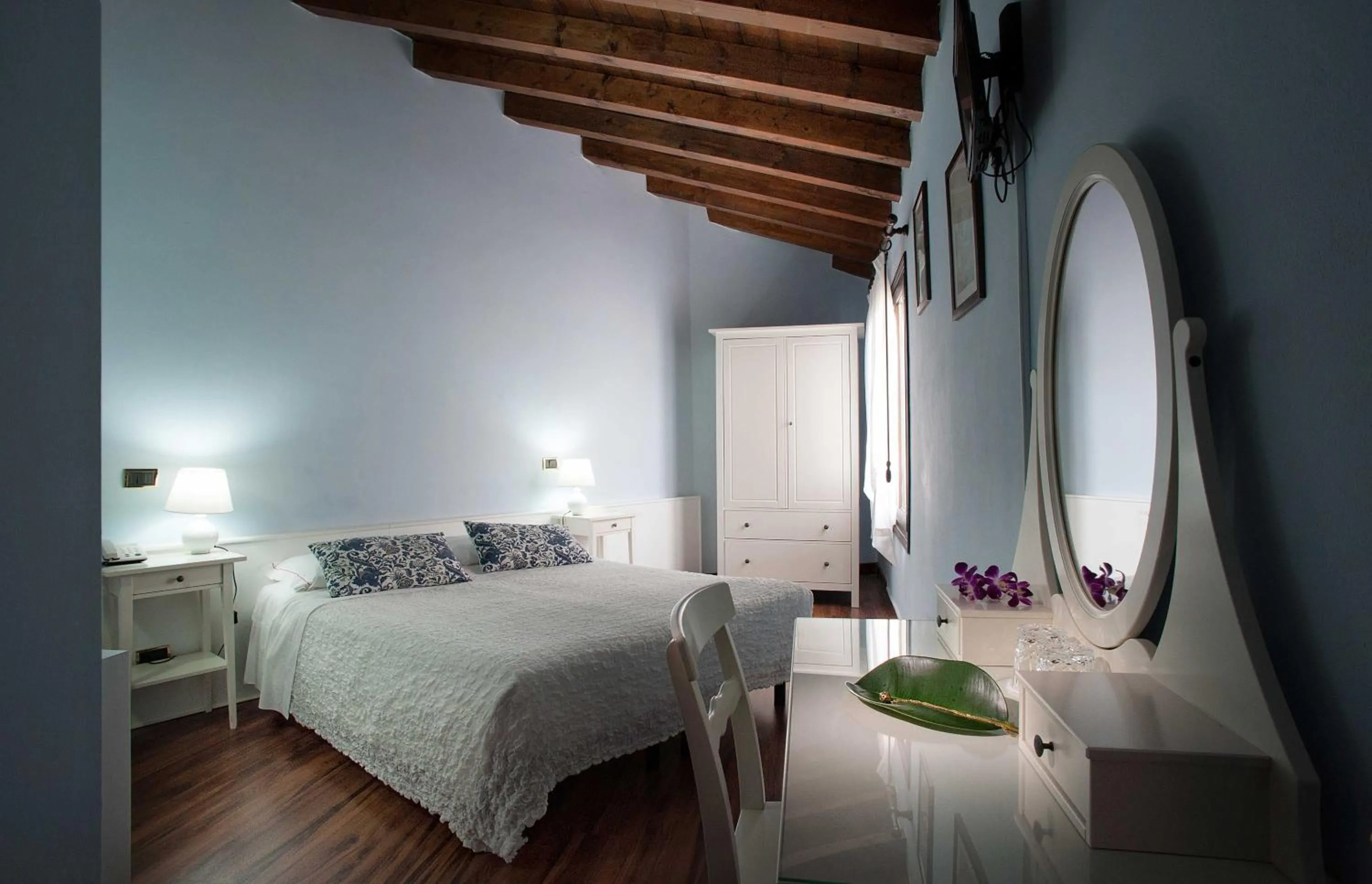 Photo of the whole room, Bed in Hotel Al Castello