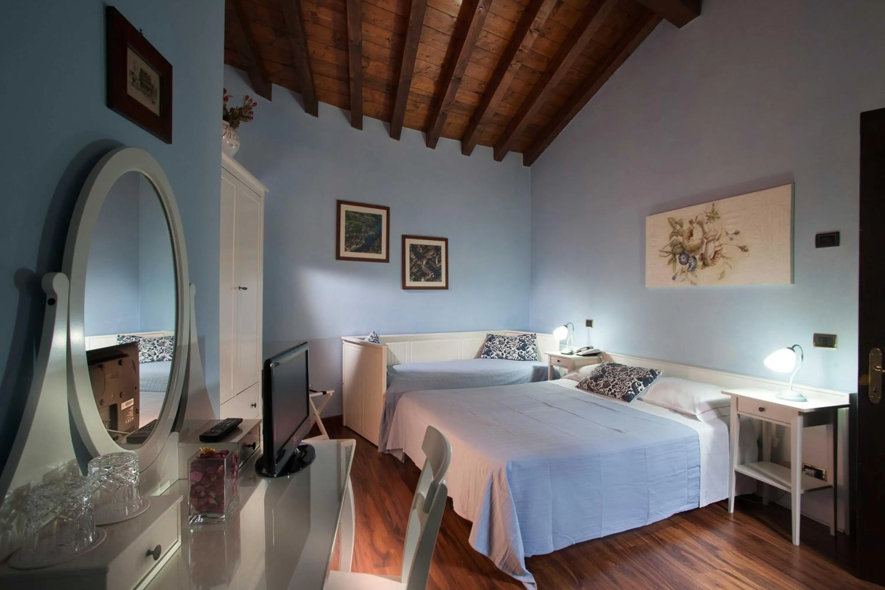 Photo of the whole room, Bed in Hotel Al Castello