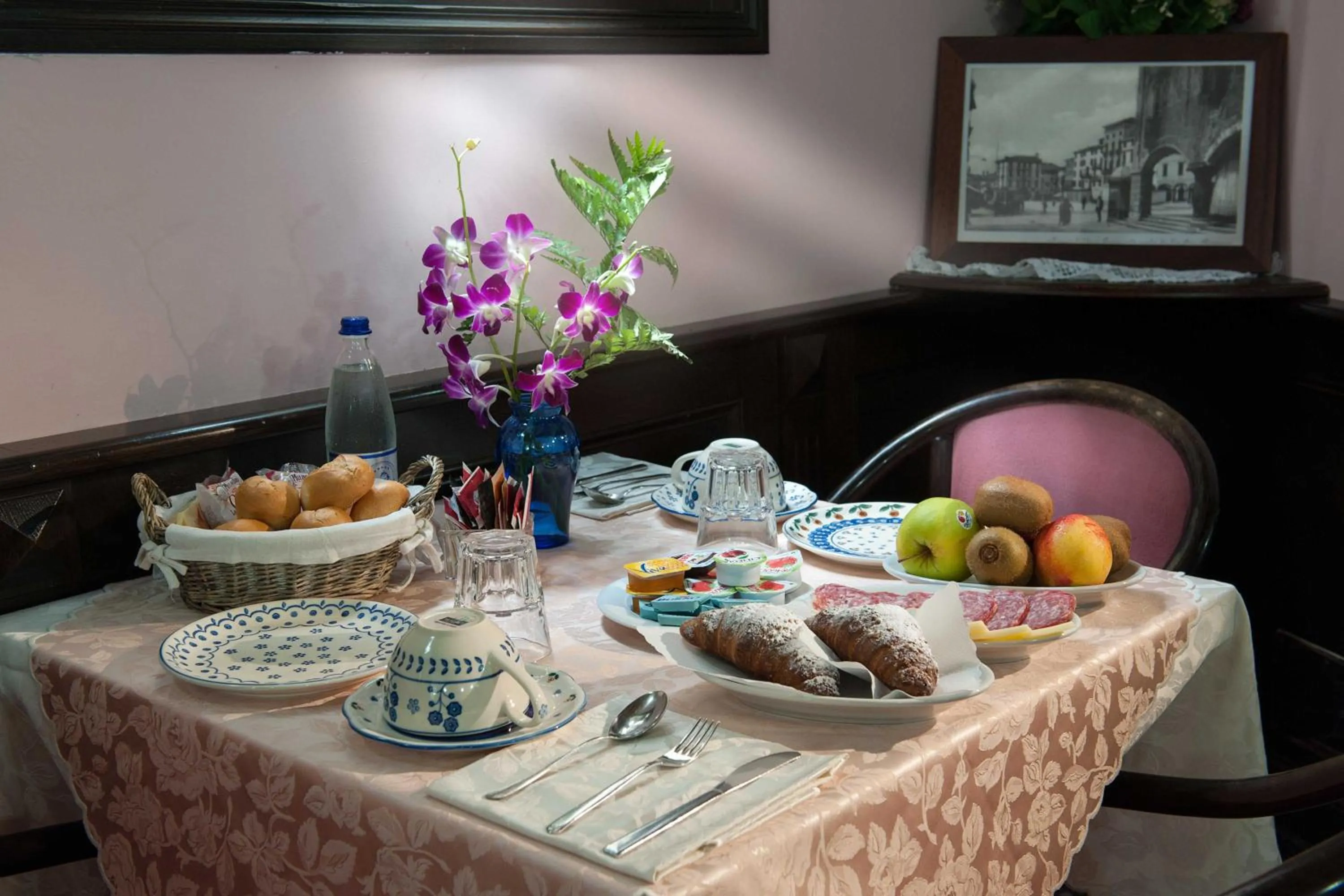 Buffet breakfast in Hotel Al Castello