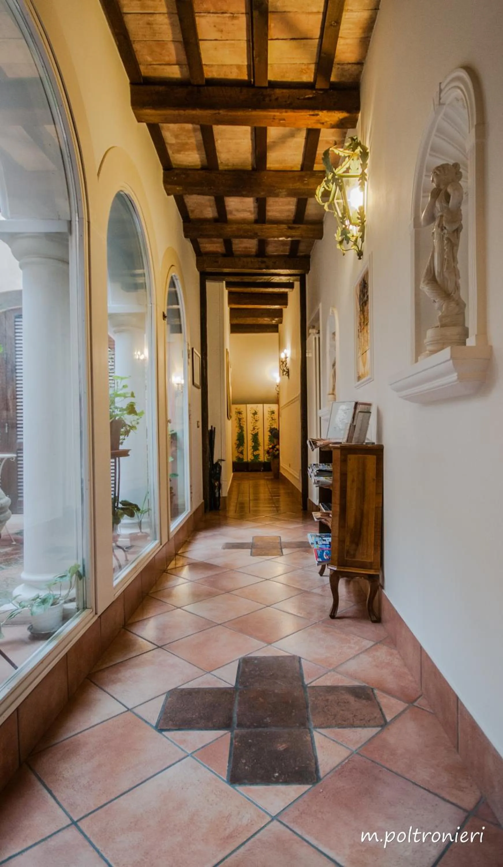 Decorative detail in Mondo Antico R&B