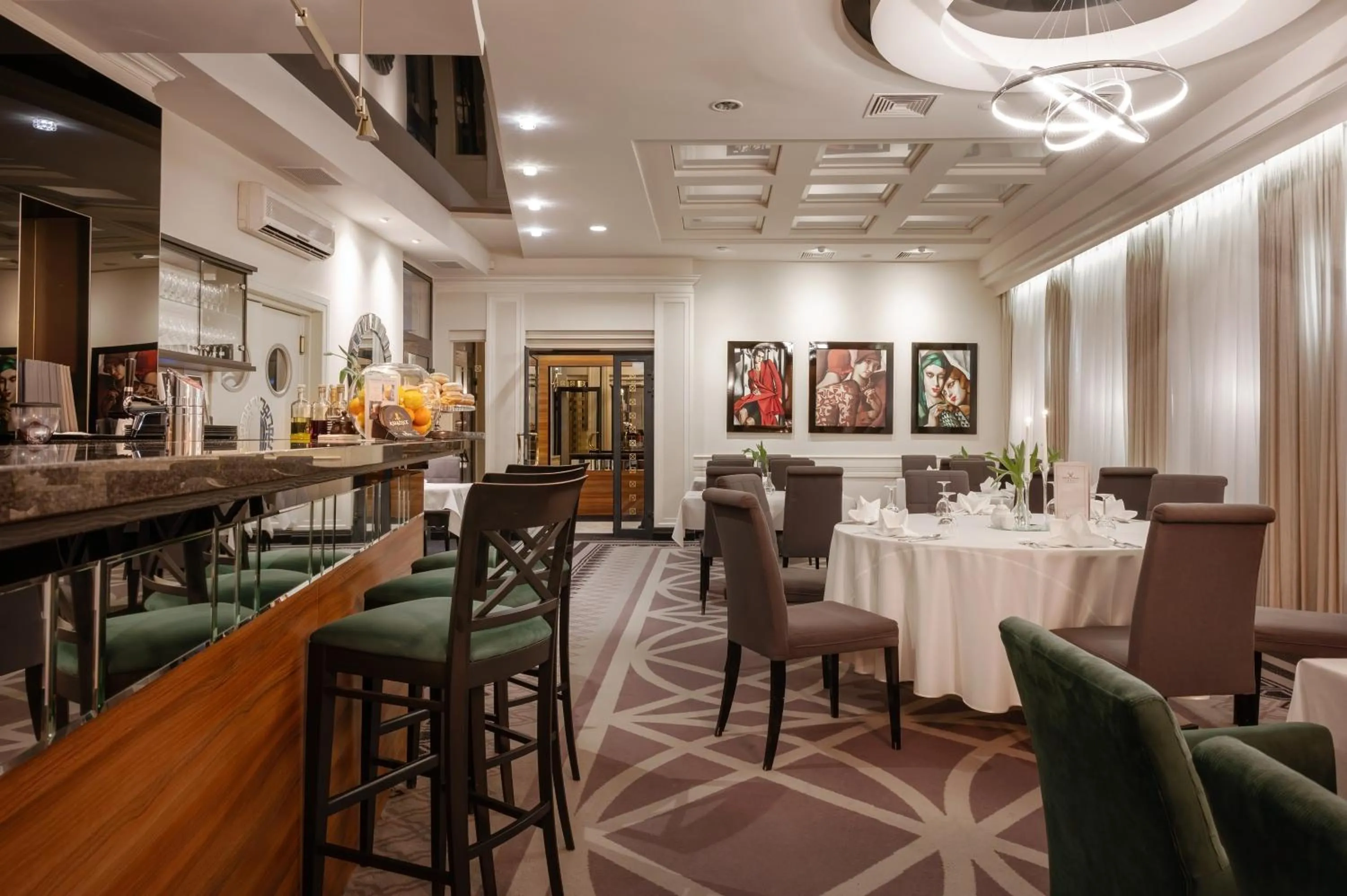 Restaurant/places to eat in Hotel Falko