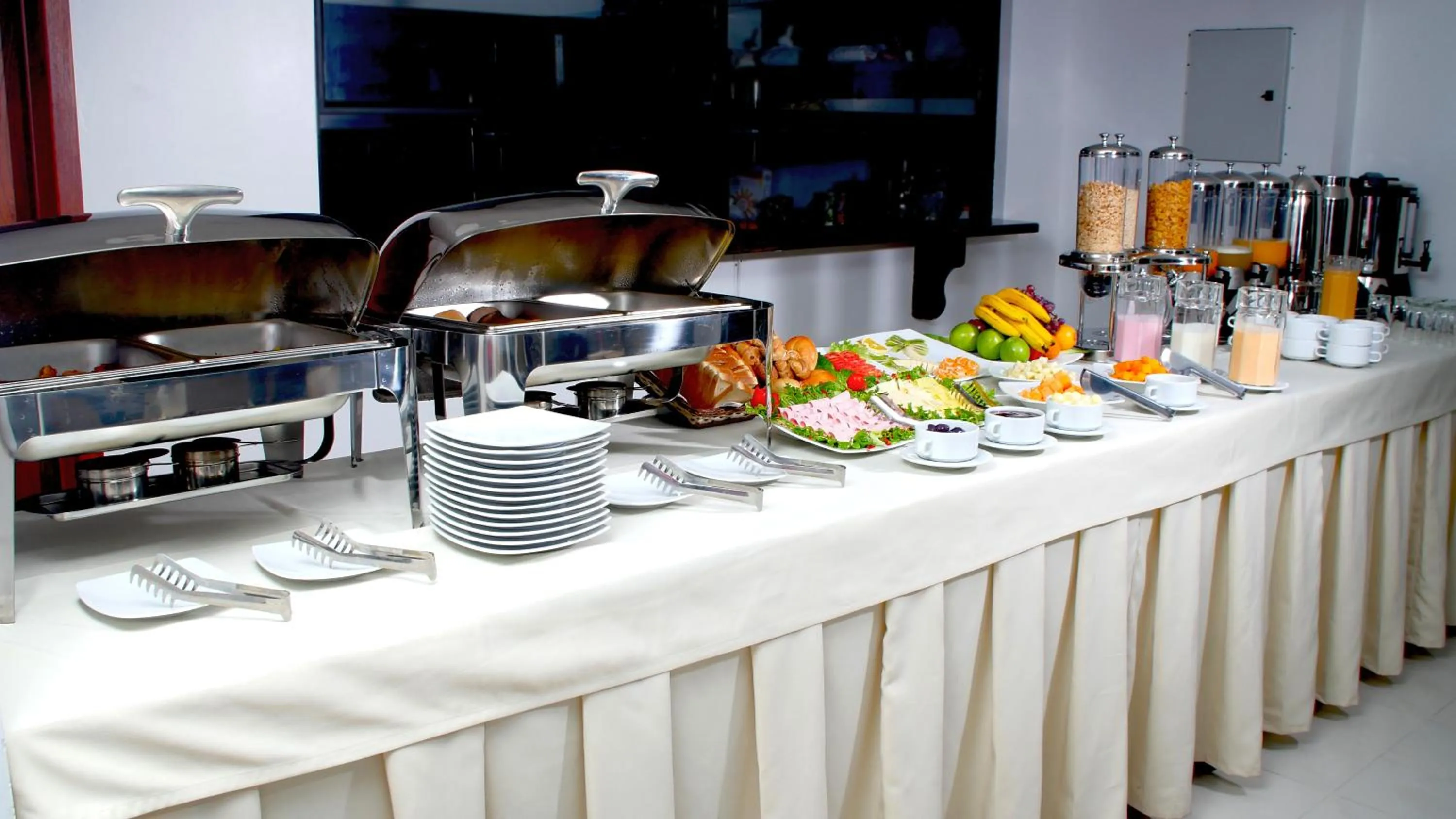 Buffet breakfast in Golden Sunrise Machupicchu