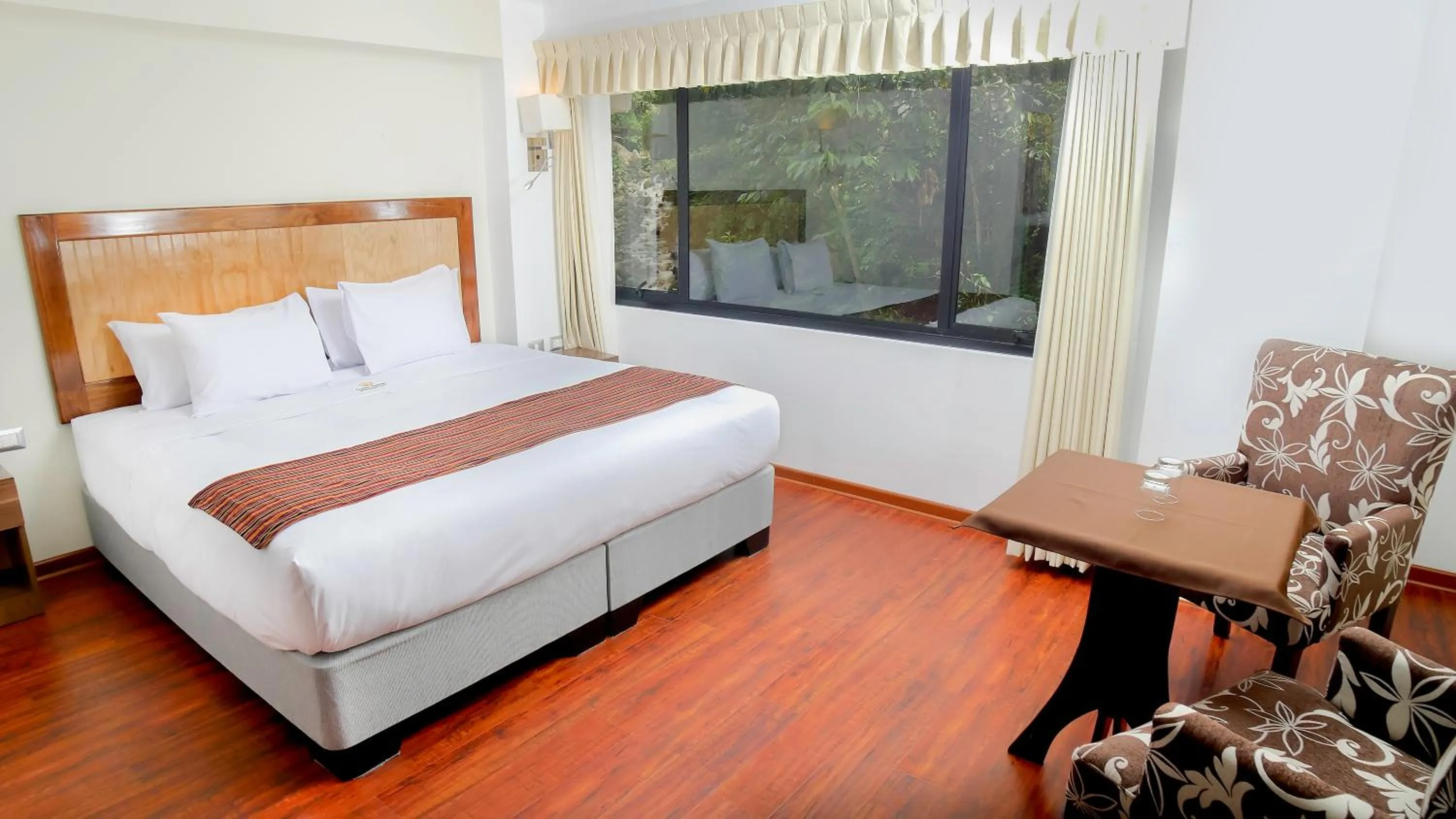 Bed in Golden Sunrise Machupicchu