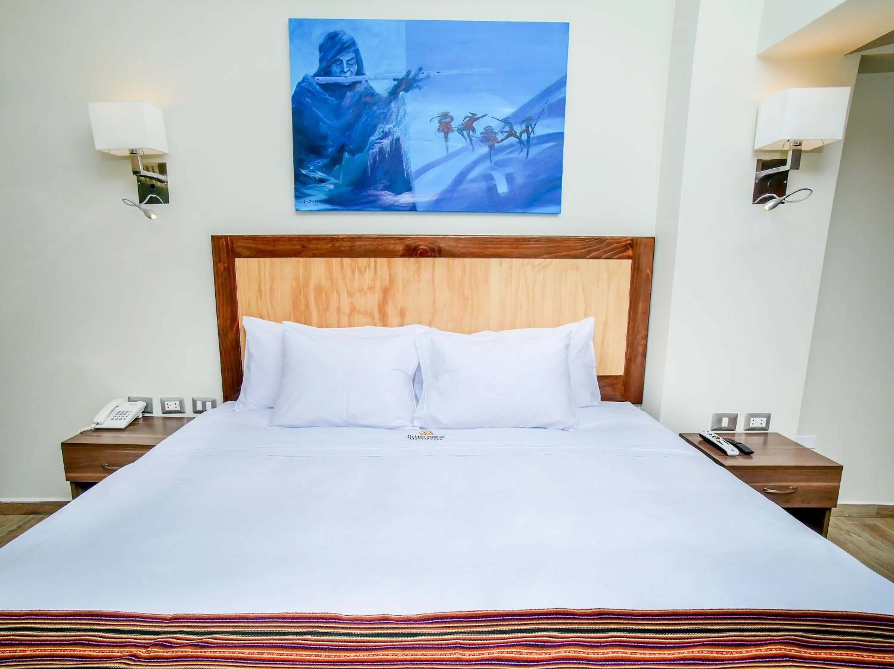 Bed in Golden Sunrise Machupicchu