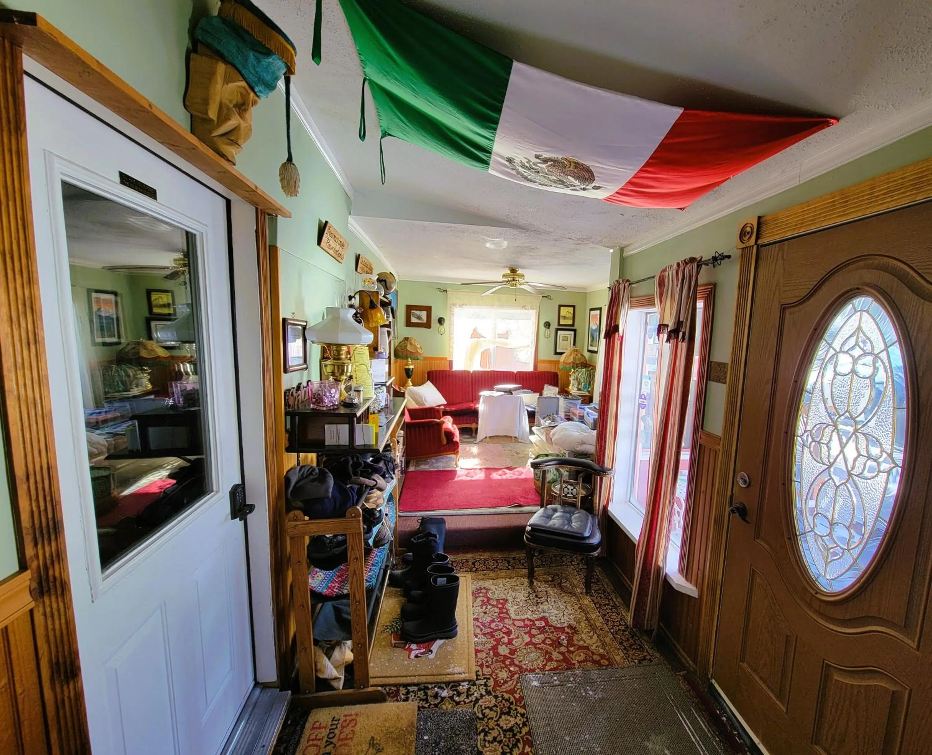 Facade/entrance, Bed in Billie's Backpackers Hostel