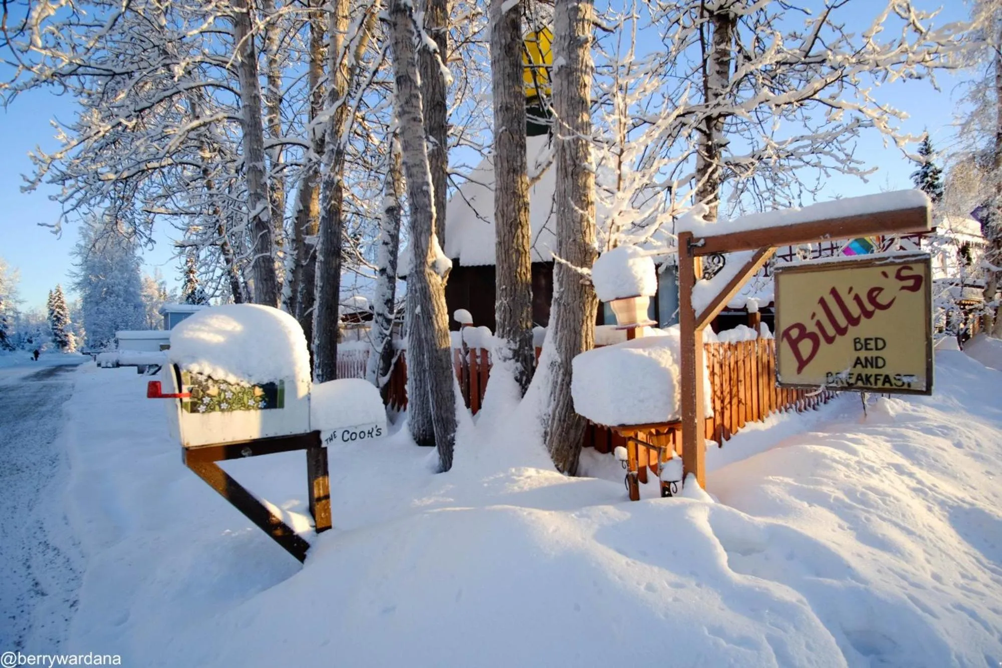 Property building in Billie's Backpackers Hostel