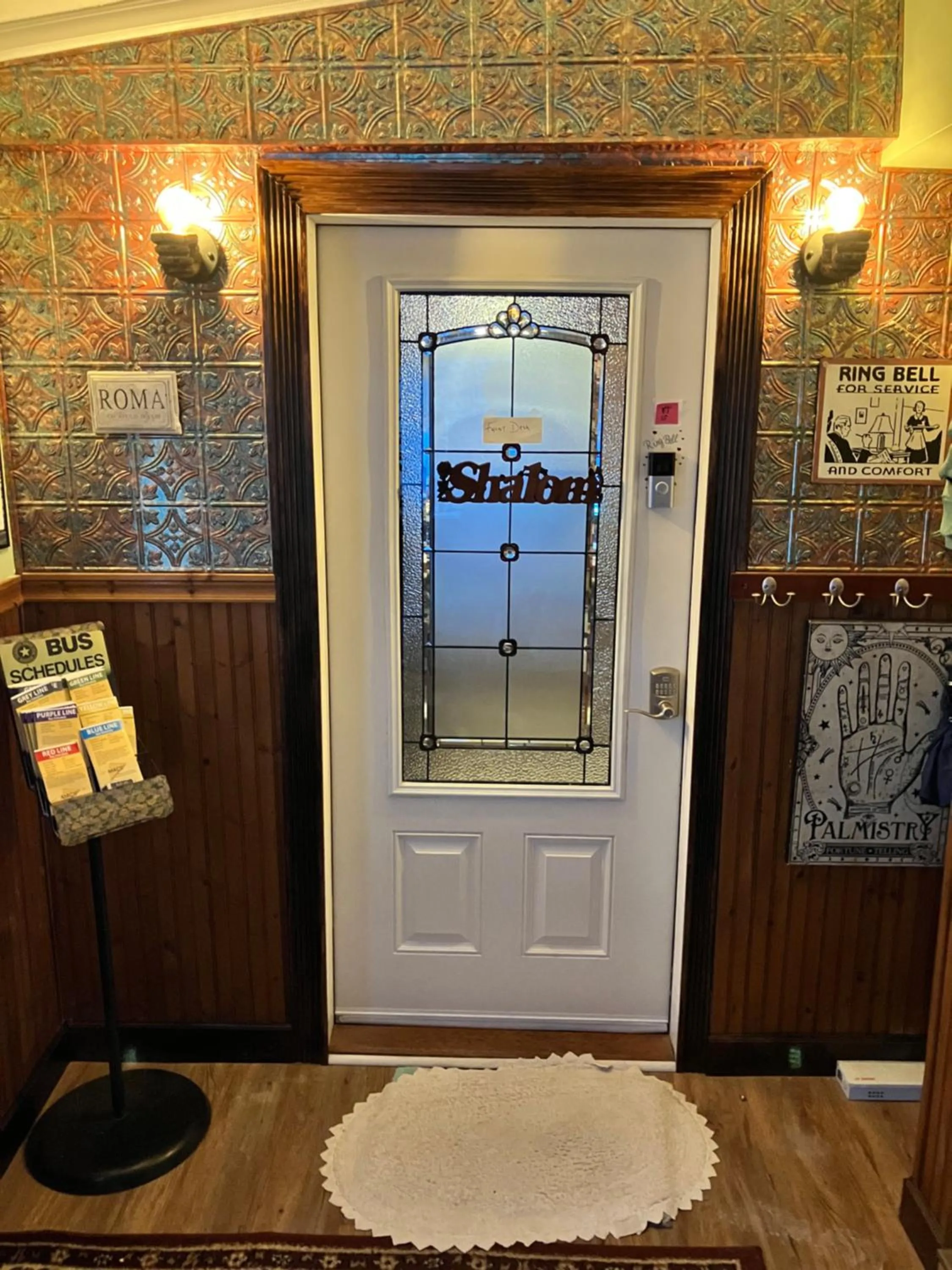 Property building in Billie's Backpackers Hostel