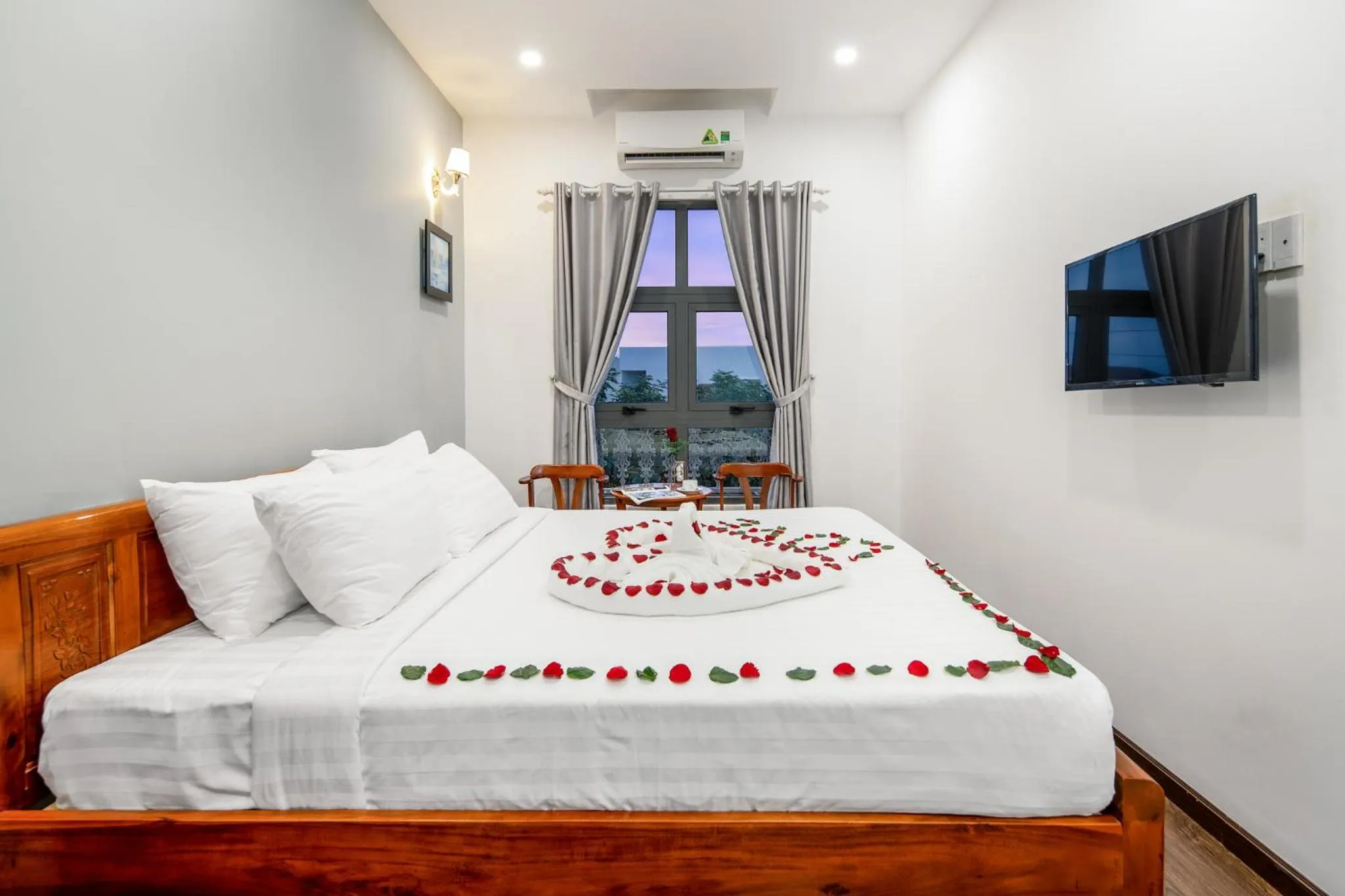 Photo of the whole room, Bed in Bamboo Hotel