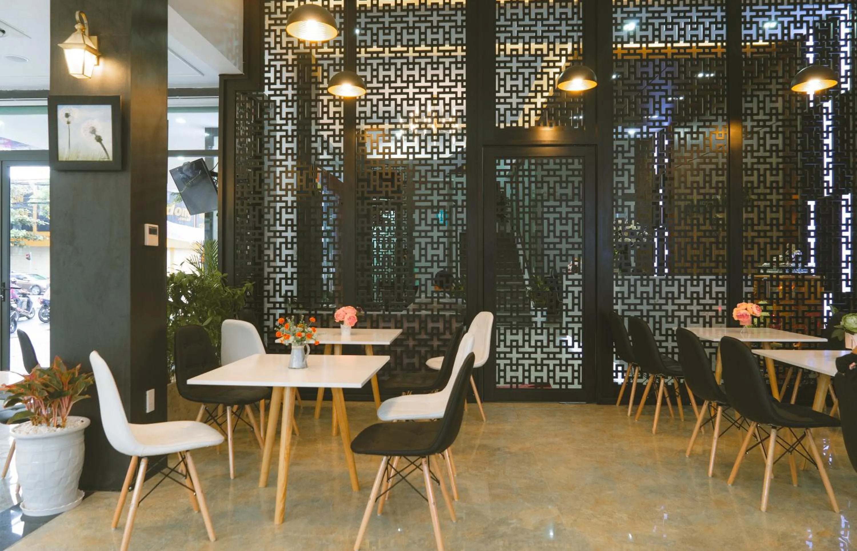 Restaurant/places to eat in Bamboo Hotel