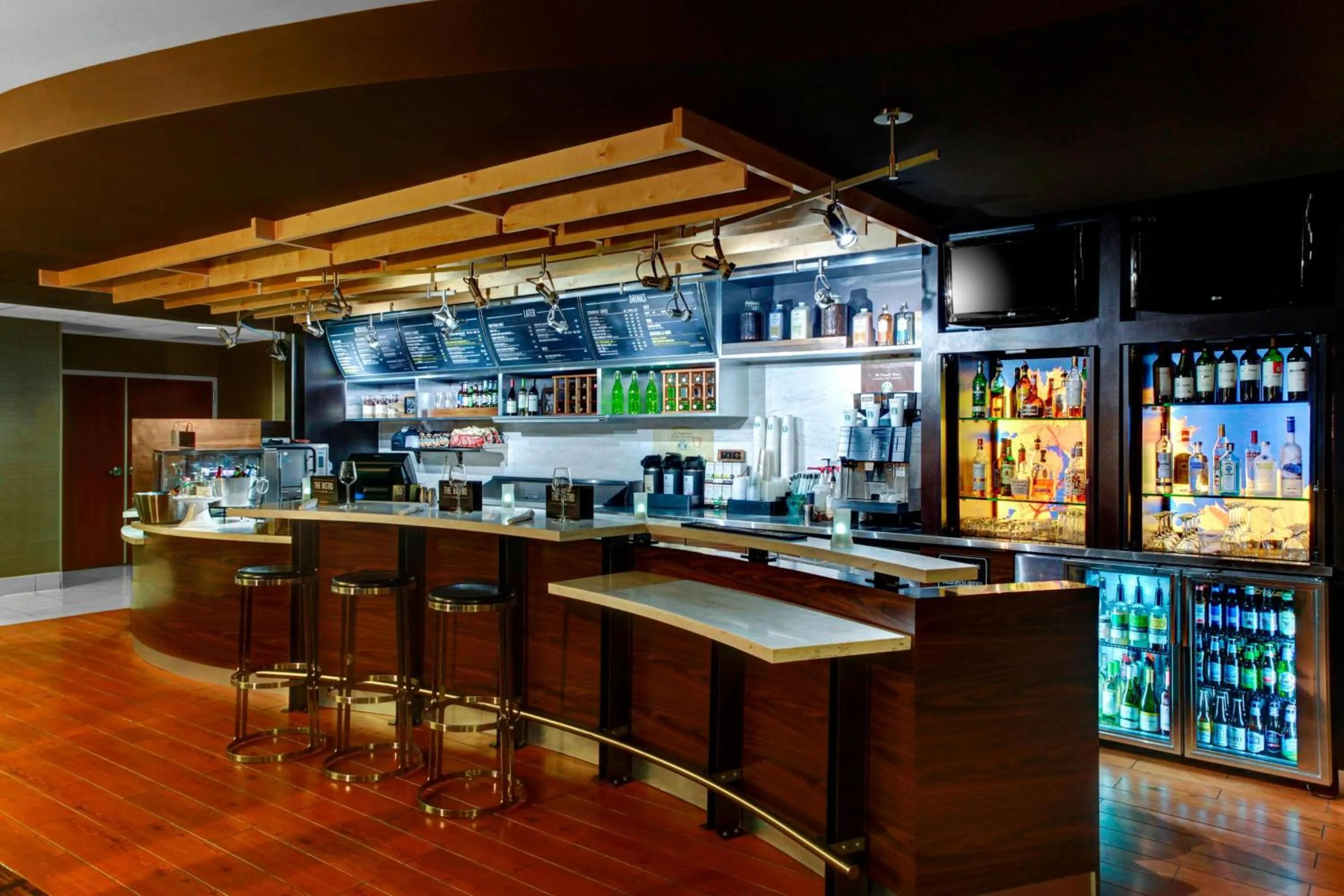 Lounge or bar in Courtyard by Marriott Anniston Oxford