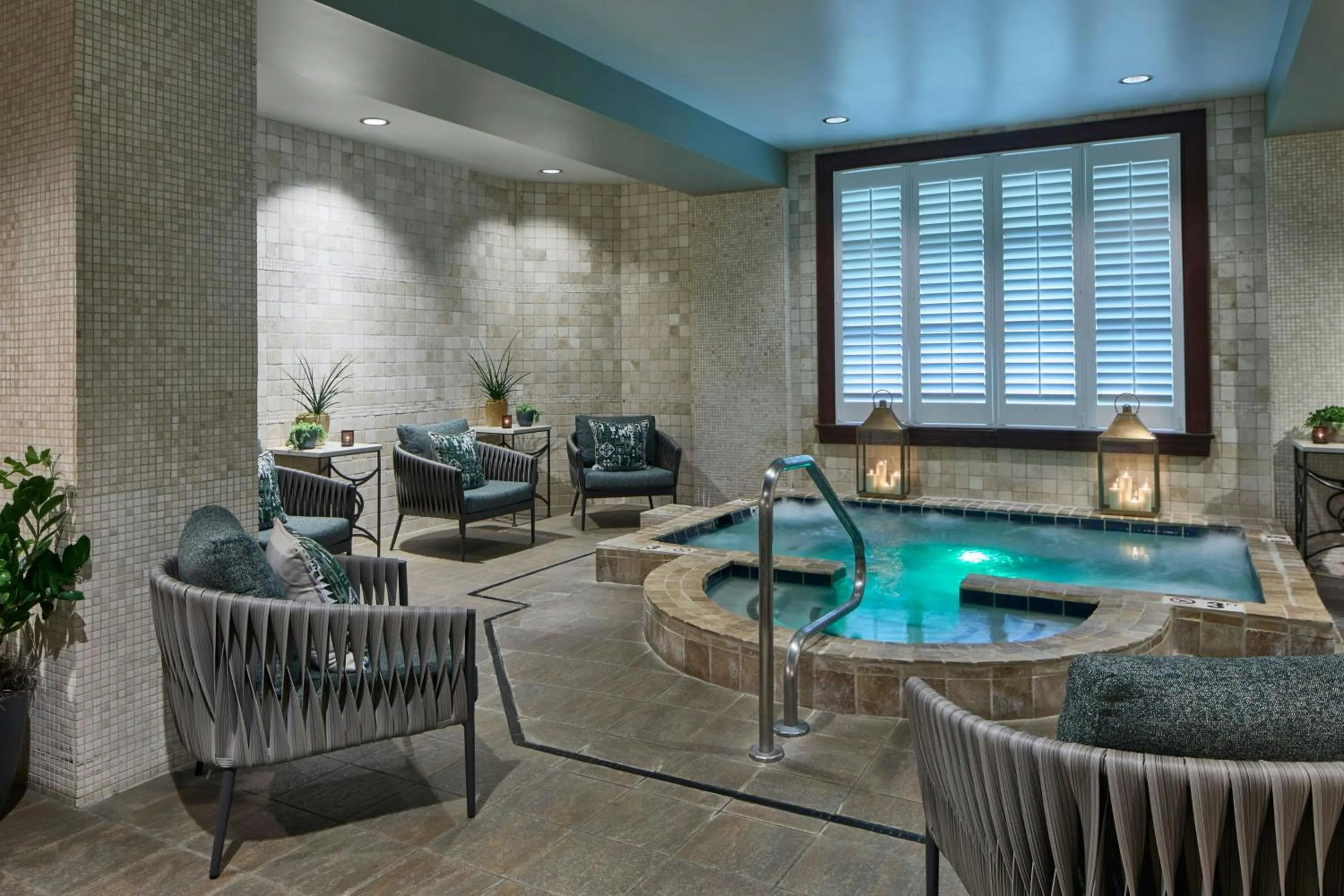 Lounge or bar in Renaissance Birmingham Ross Bridge Golf Resort & Spa