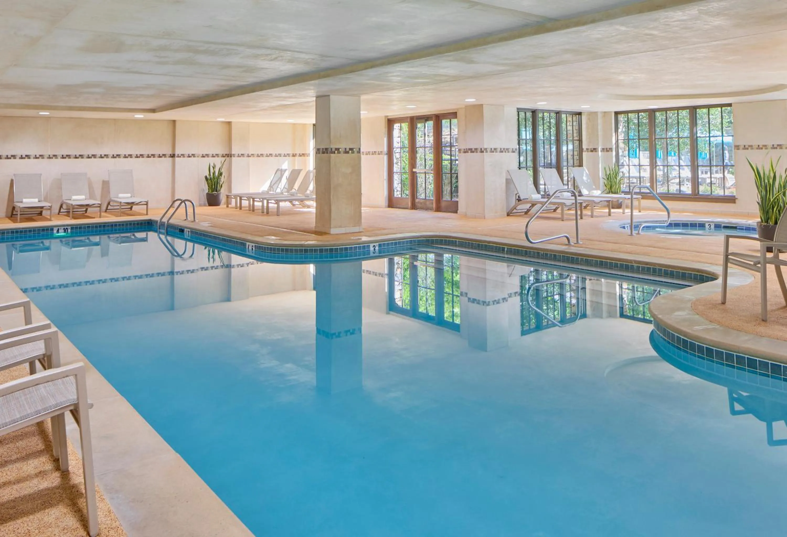 Swimming pool in Renaissance Birmingham Ross Bridge Golf Resort & Spa