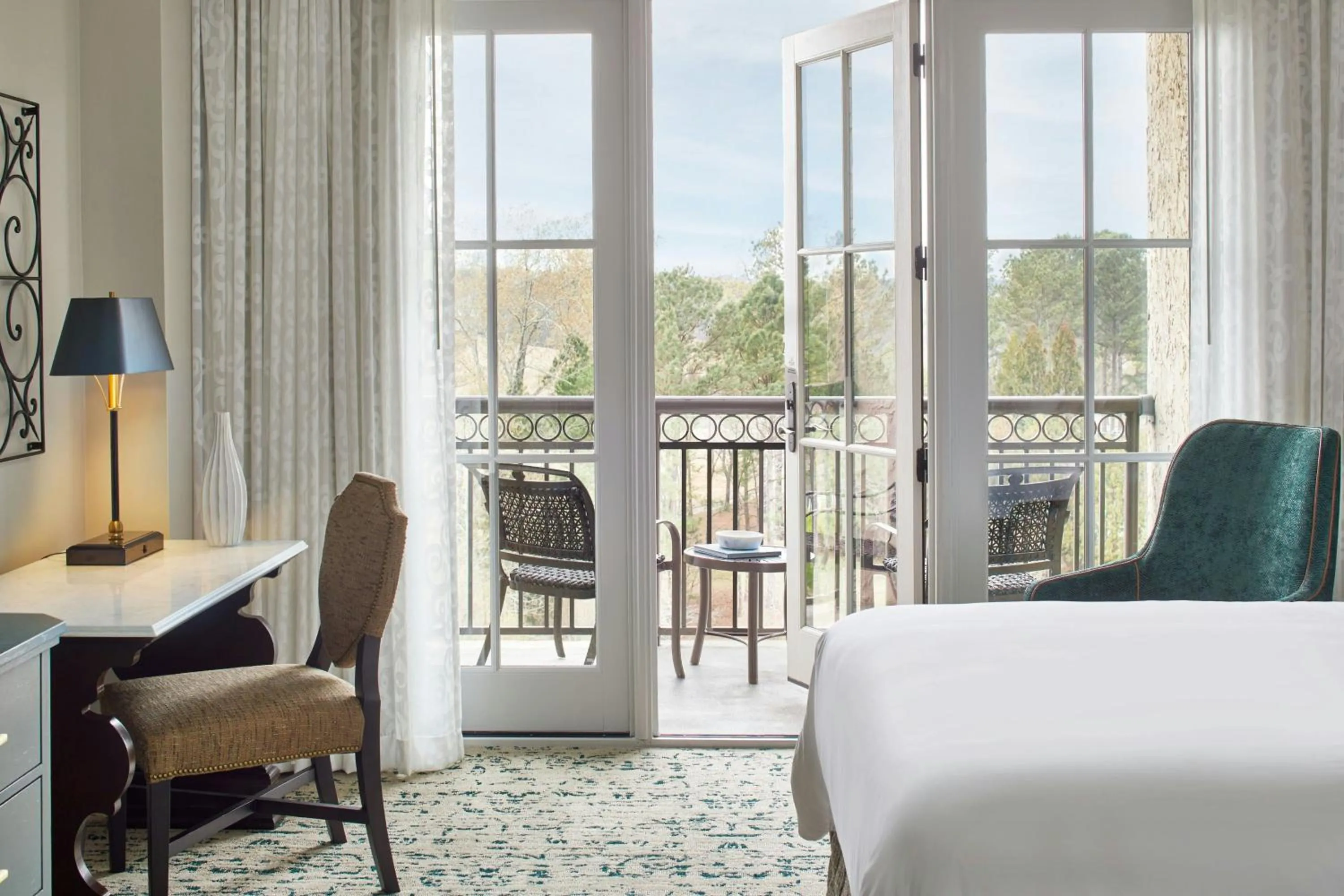 Photo of the whole room, Bed in Renaissance Birmingham Ross Bridge Golf Resort & Spa