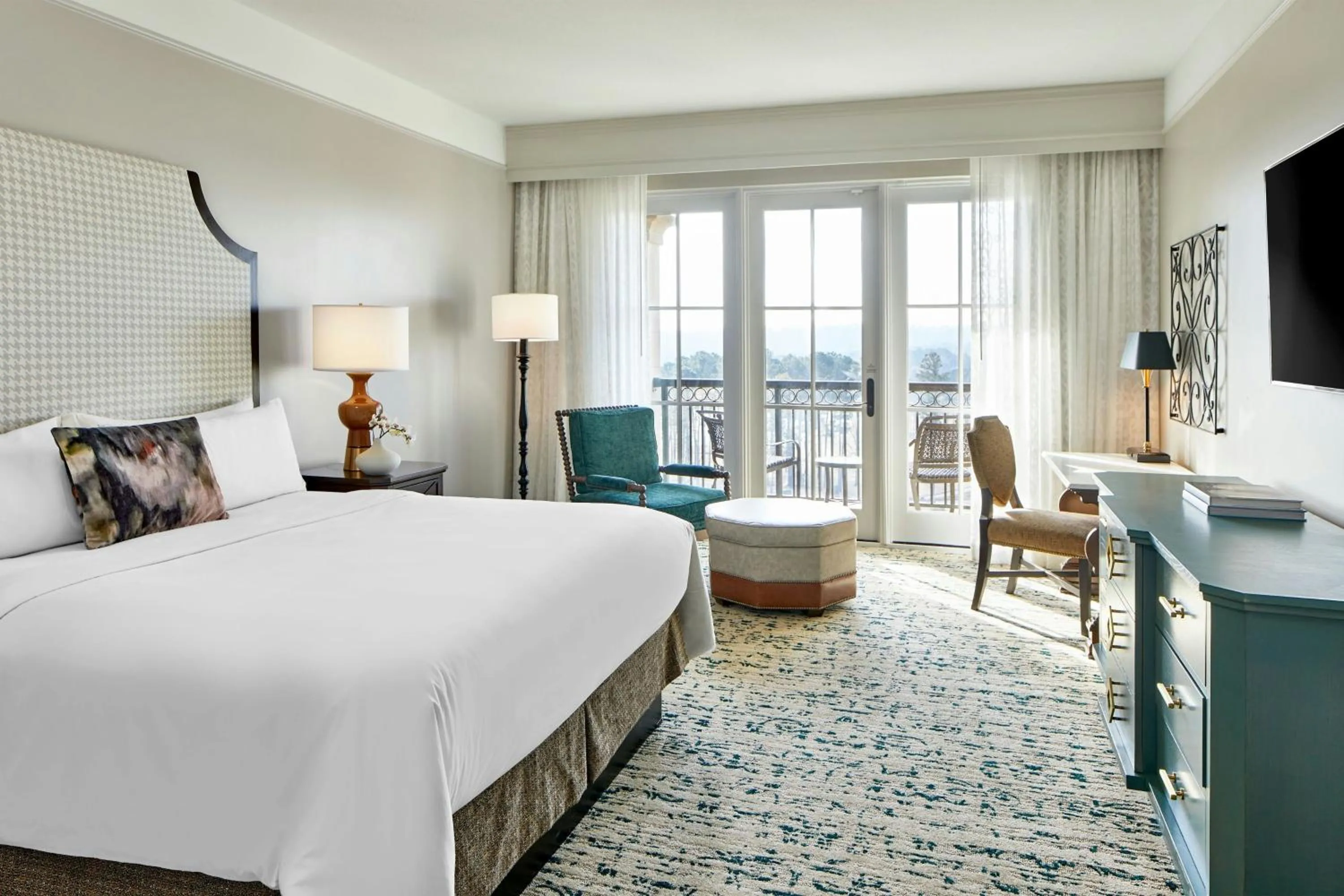 Photo of the whole room, Bed in Renaissance Birmingham Ross Bridge Golf Resort & Spa