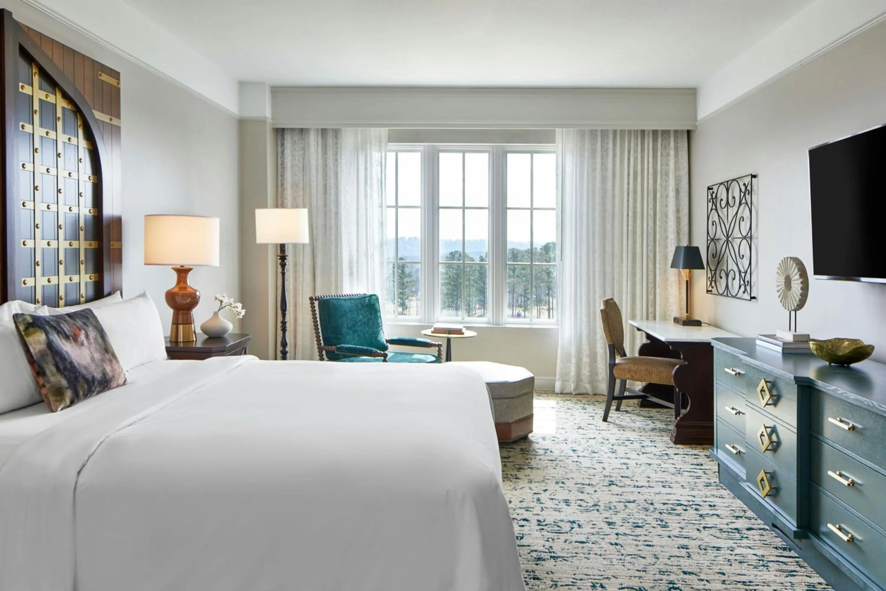 Photo of the whole room, Bed in Renaissance Birmingham Ross Bridge Golf Resort & Spa