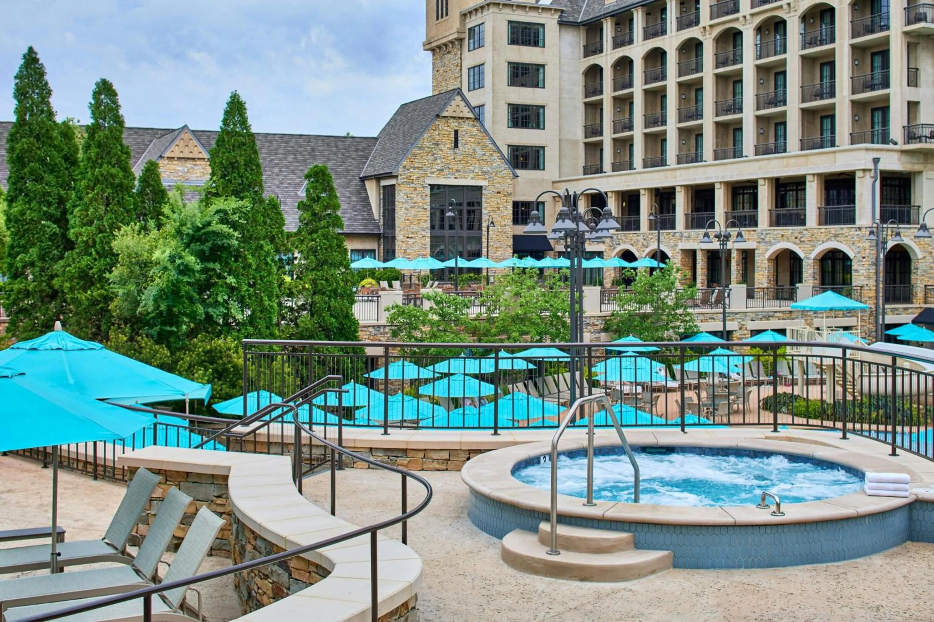 Swimming pool in Renaissance Birmingham Ross Bridge Golf Resort & Spa