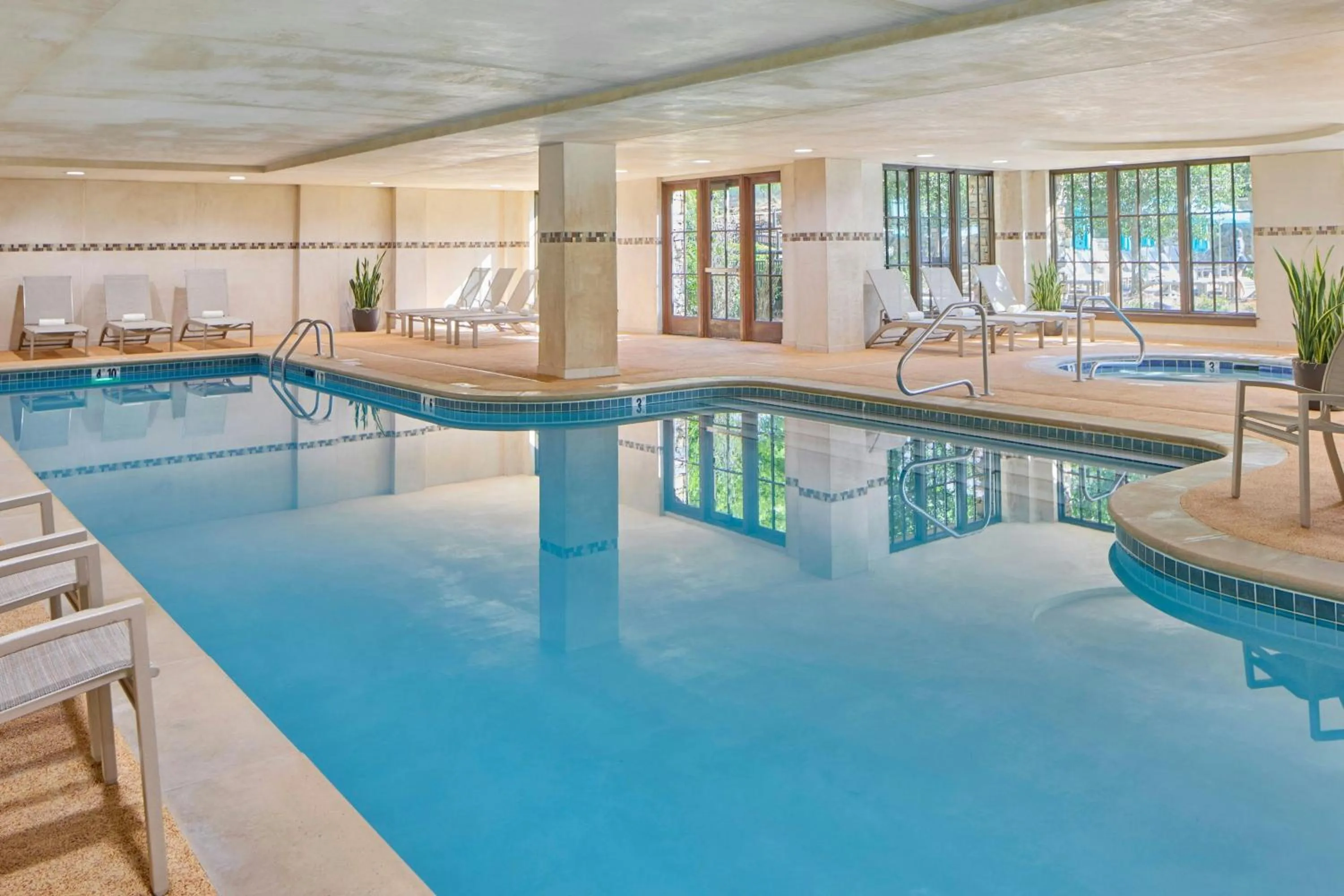 Swimming pool in Renaissance Birmingham Ross Bridge Golf Resort & Spa