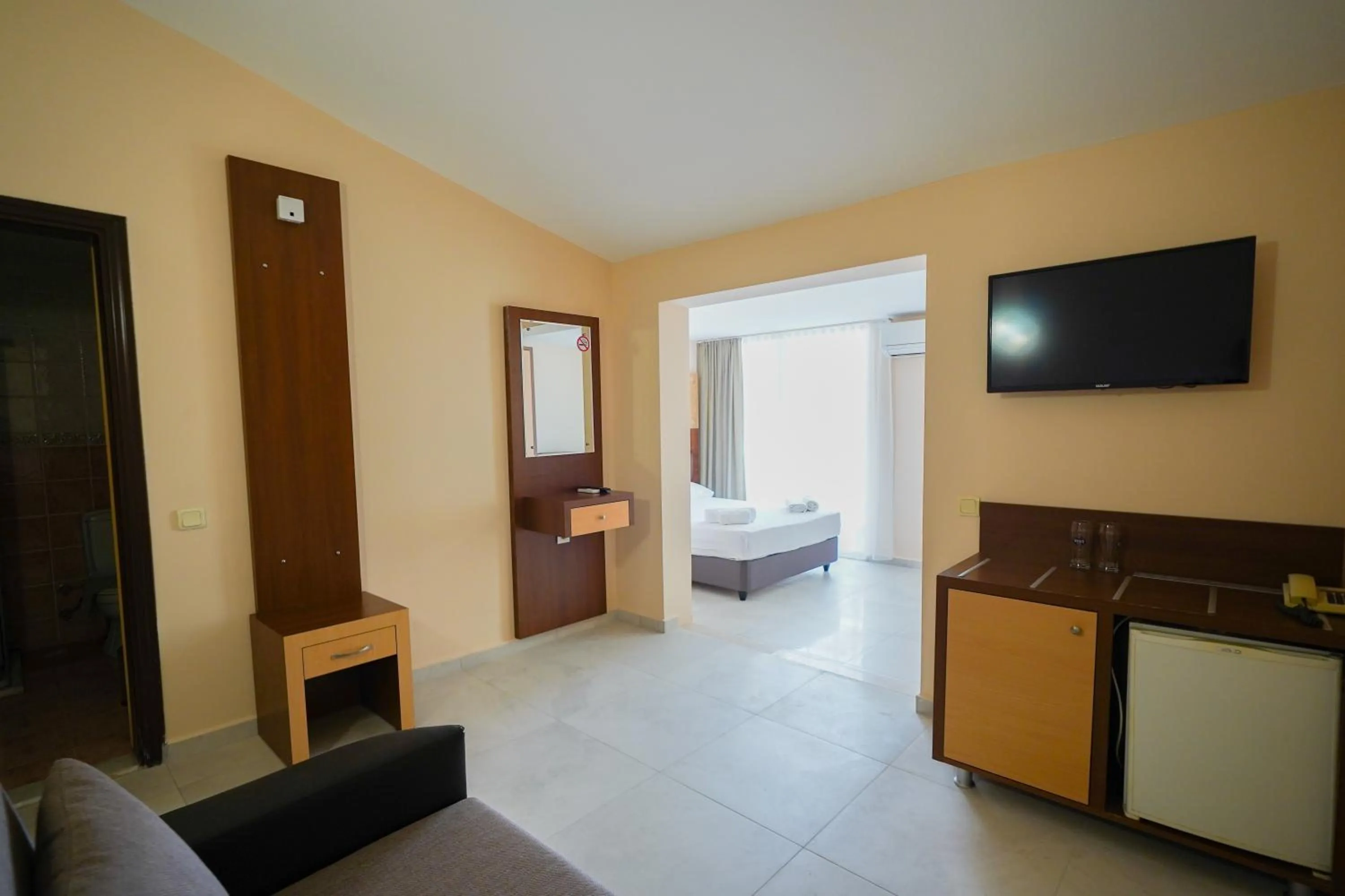 Communal lounge/ TV room in Wassermann Hotel