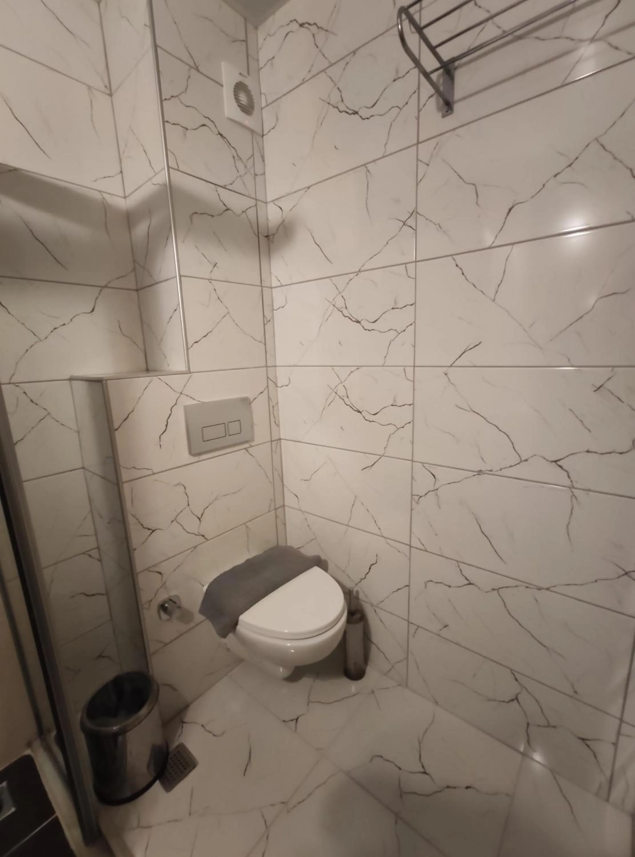 Shower in Wassermann Hotel