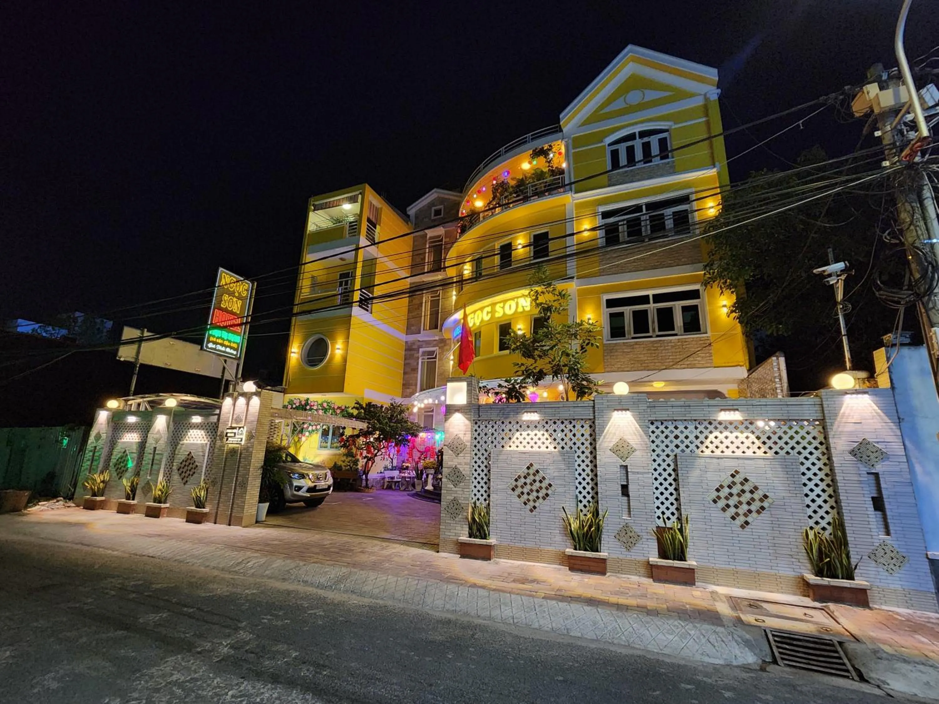 Ngoc Son Hotel