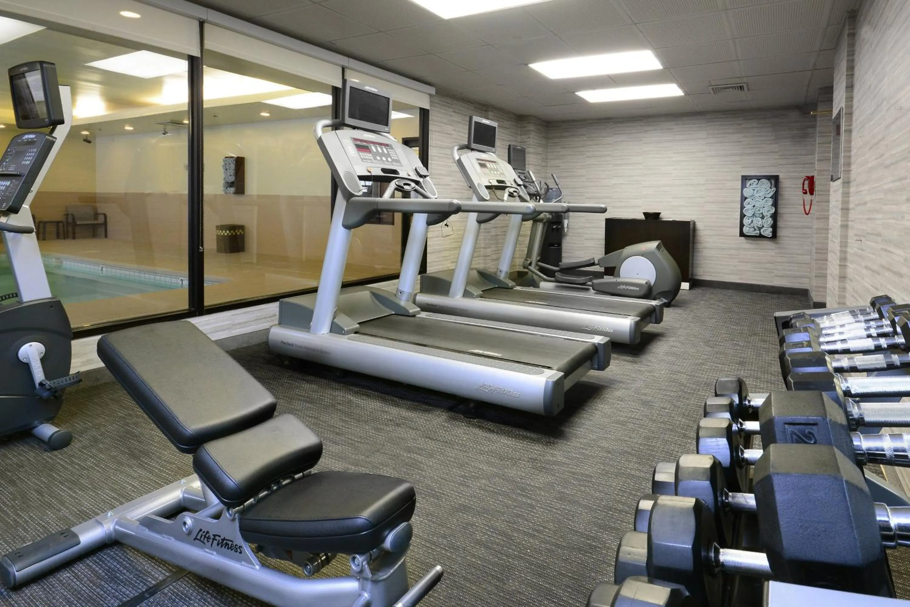 Fitness centre/facilities in Courtyard Beckley