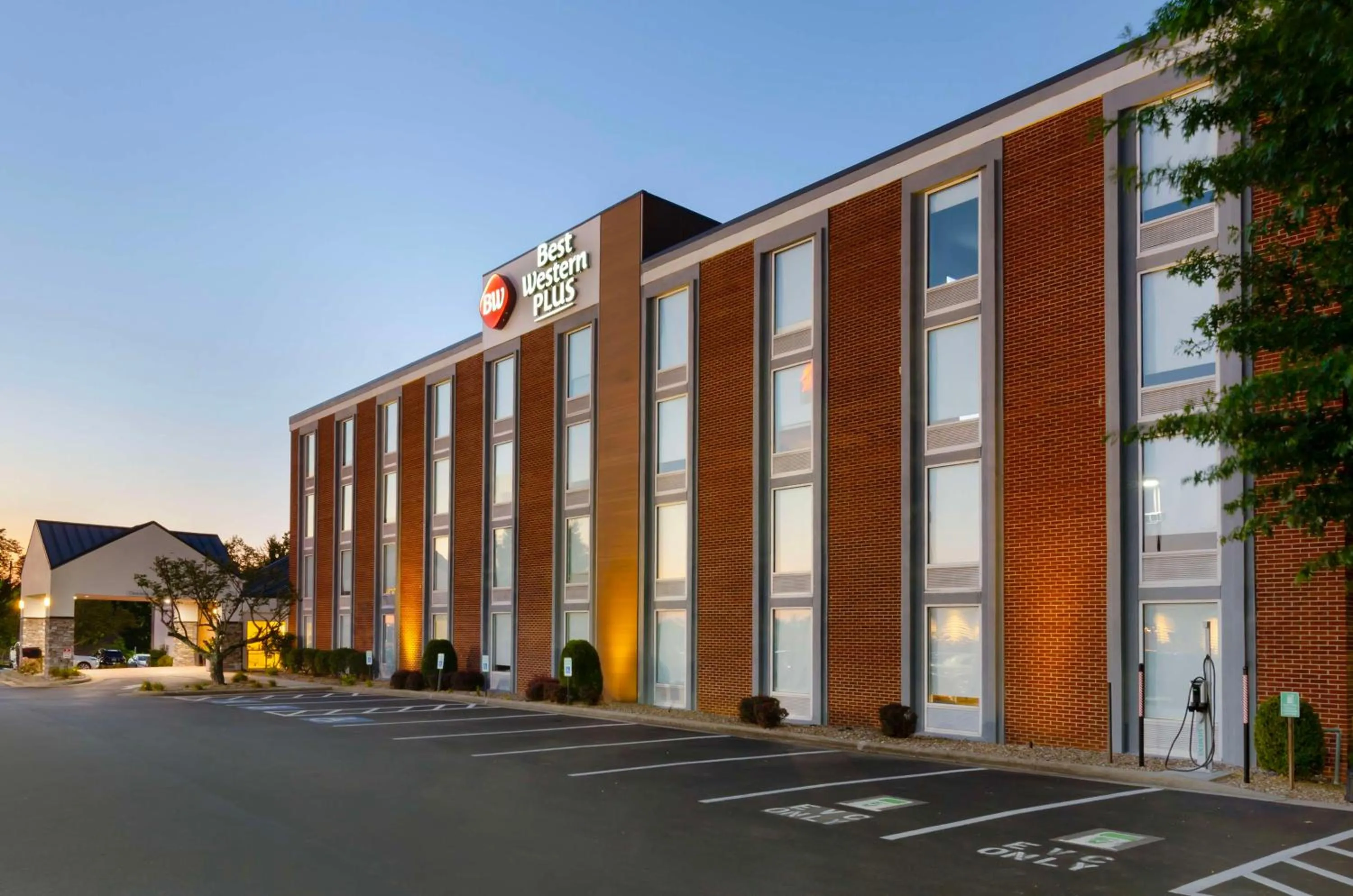 Property building in Best Western Plus Beckley Inn