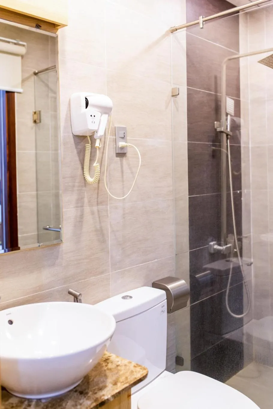 Shower in Mai Thang Hotel Da Lat