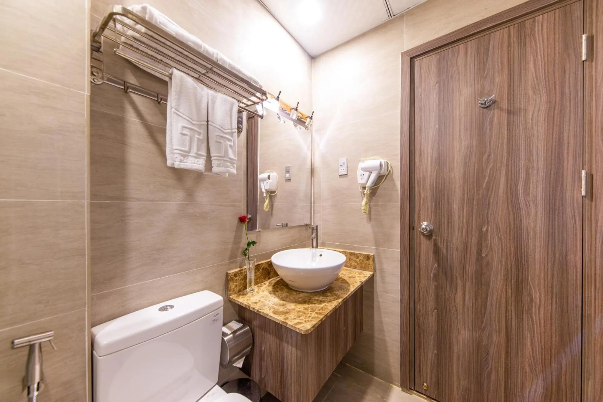 Shower in Mai Thang Hotel Da Lat