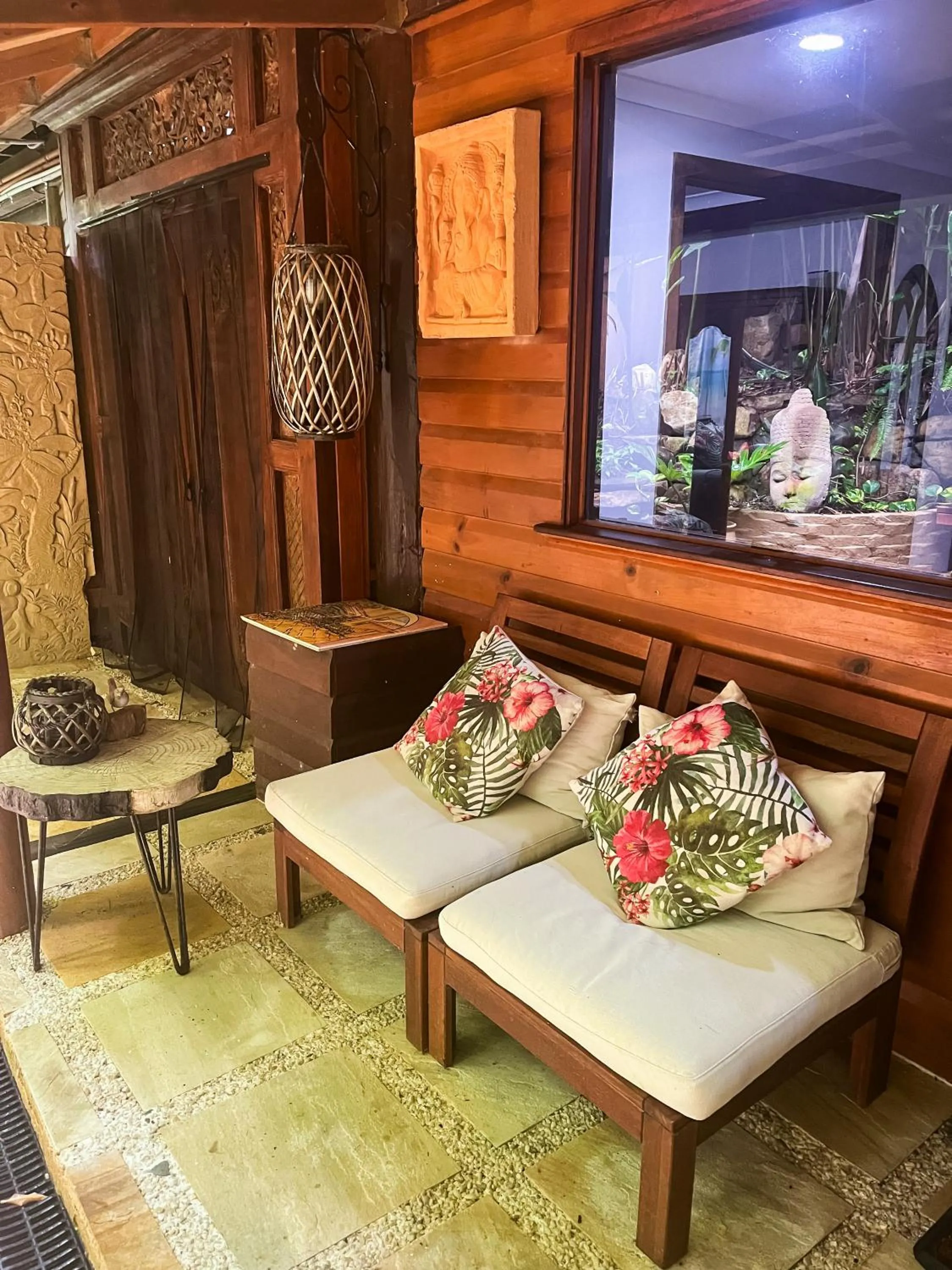 Inner courtyard view in Whitsundays Retreat