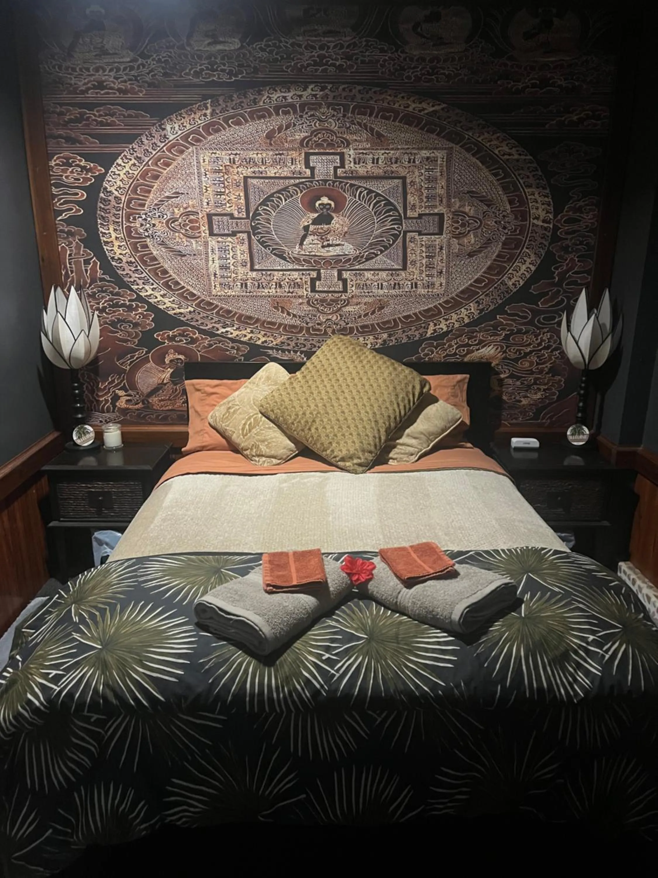 Photo of the whole room, Bed in Whitsundays Retreat