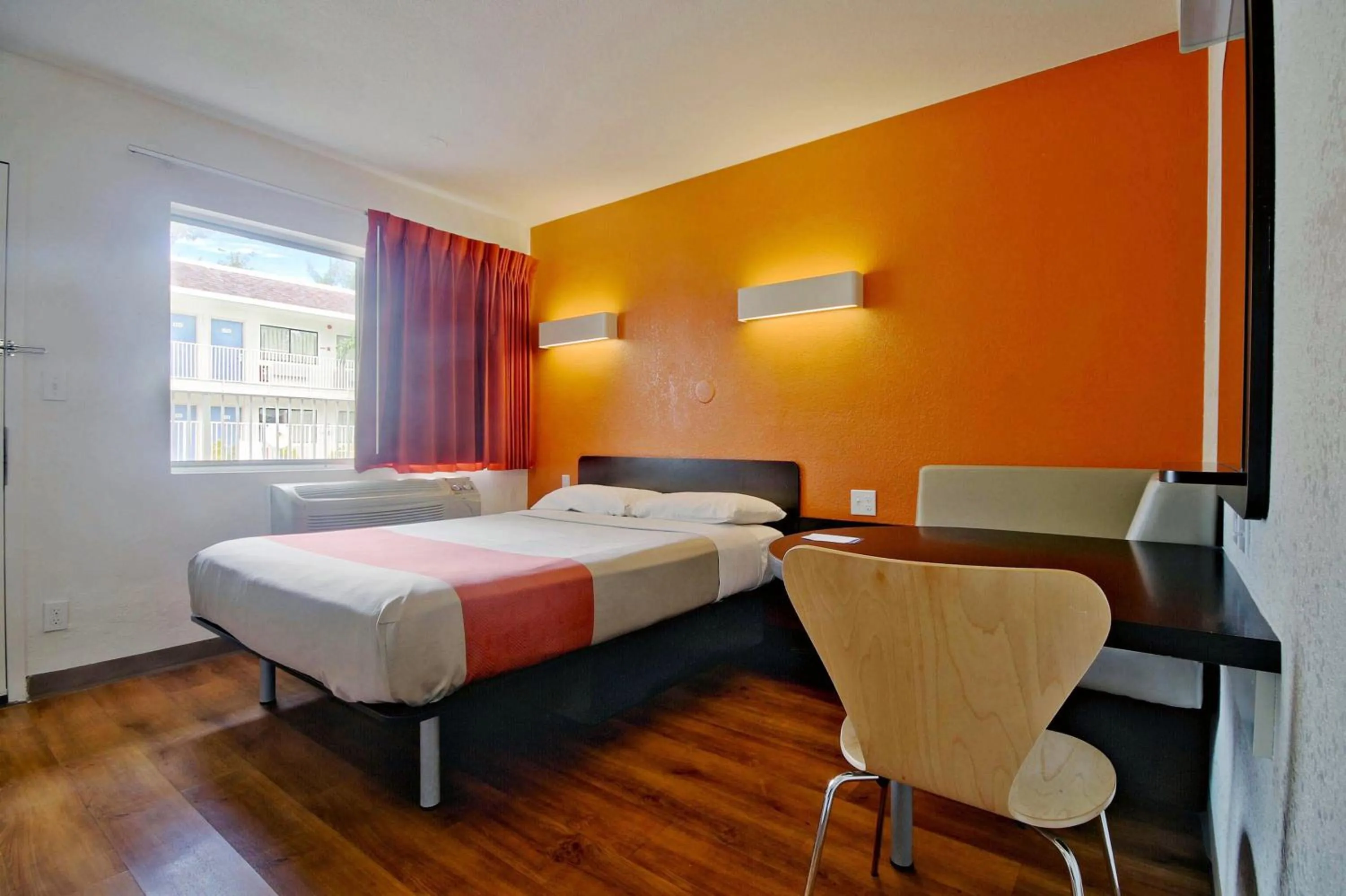 Bedroom, Bed in Motel 6 Dania Beach