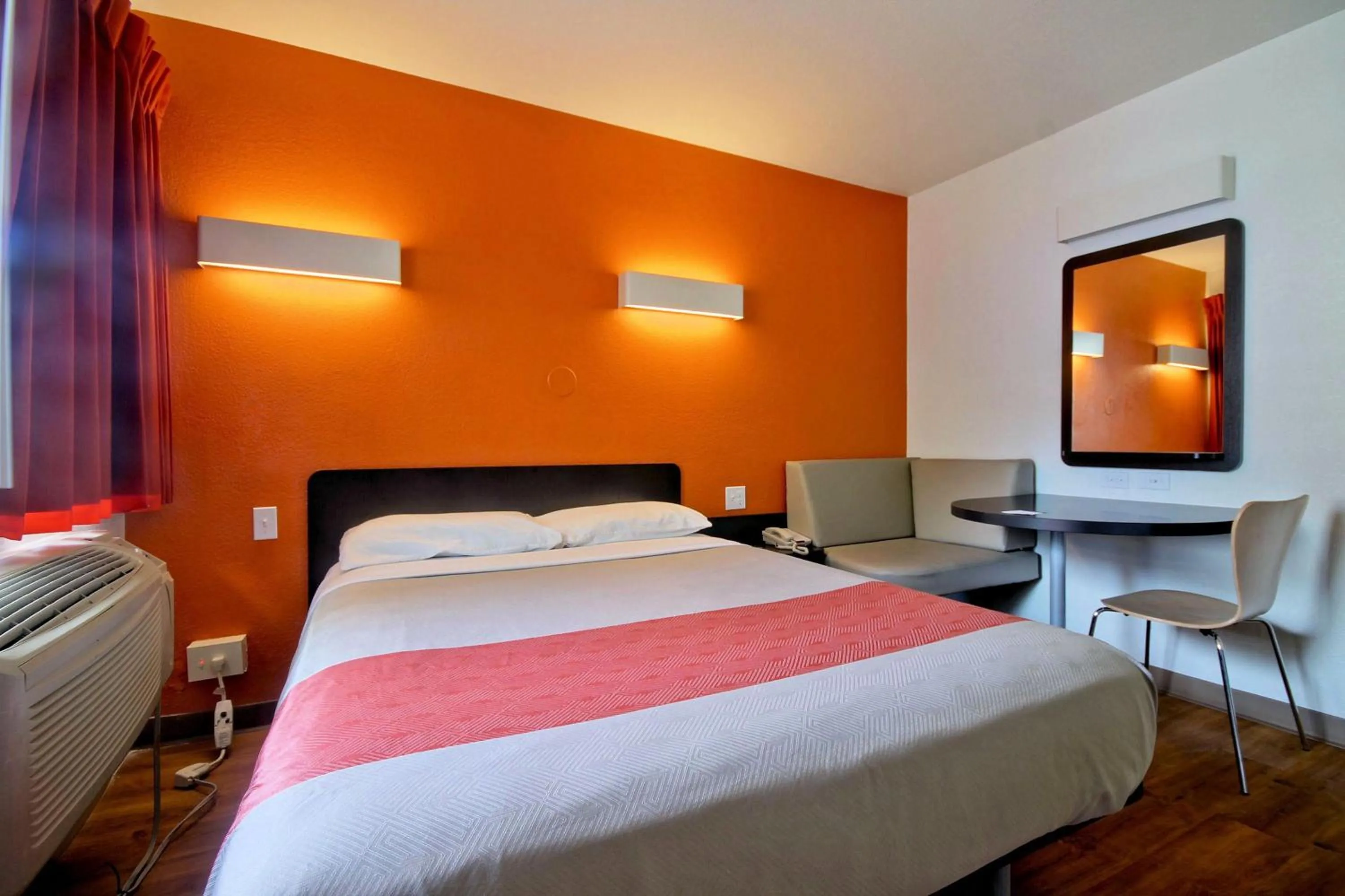 Bedroom, Bed in Motel 6 Dania Beach