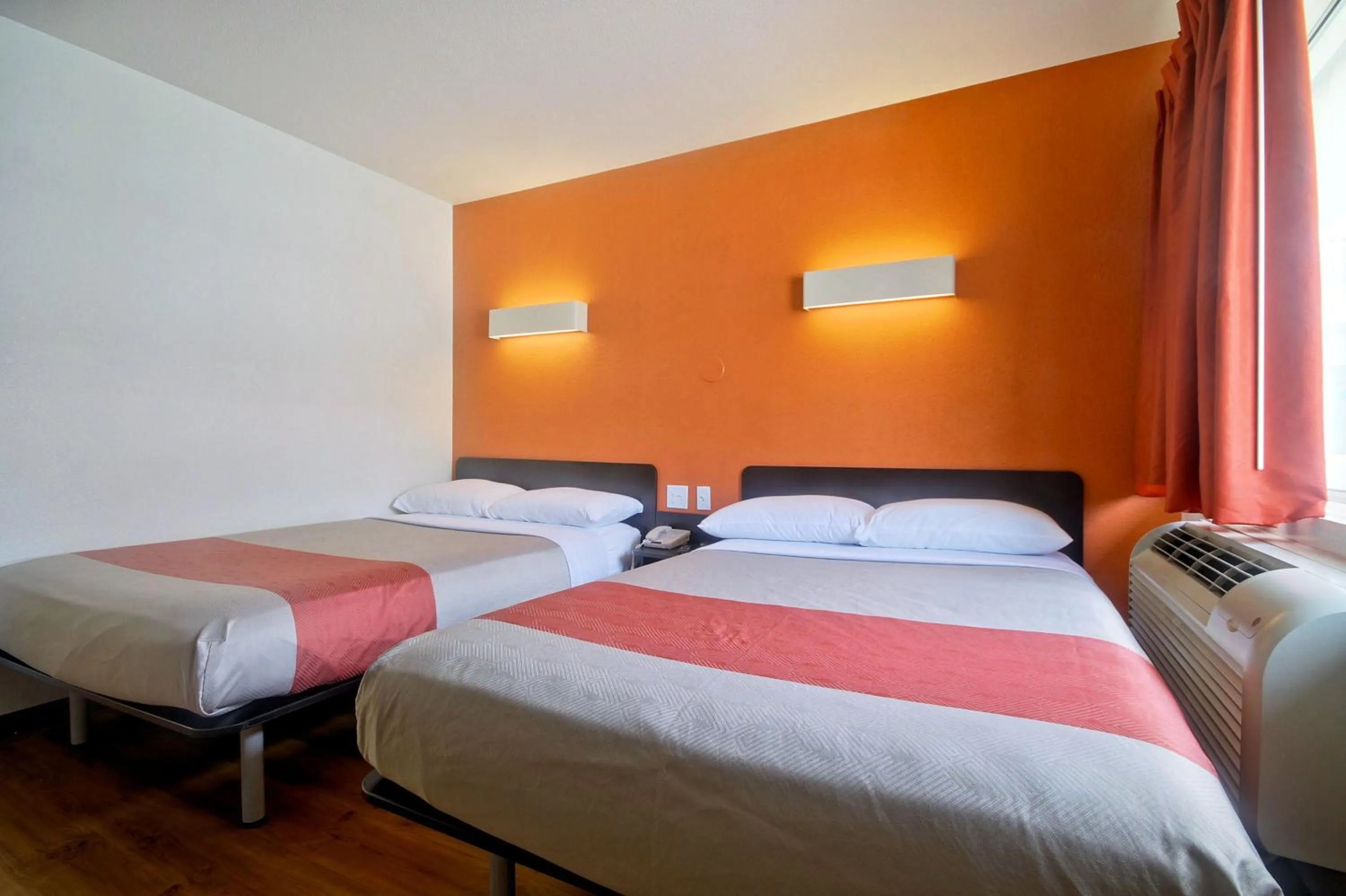 Bedroom, Bed in Motel 6 Dania Beach